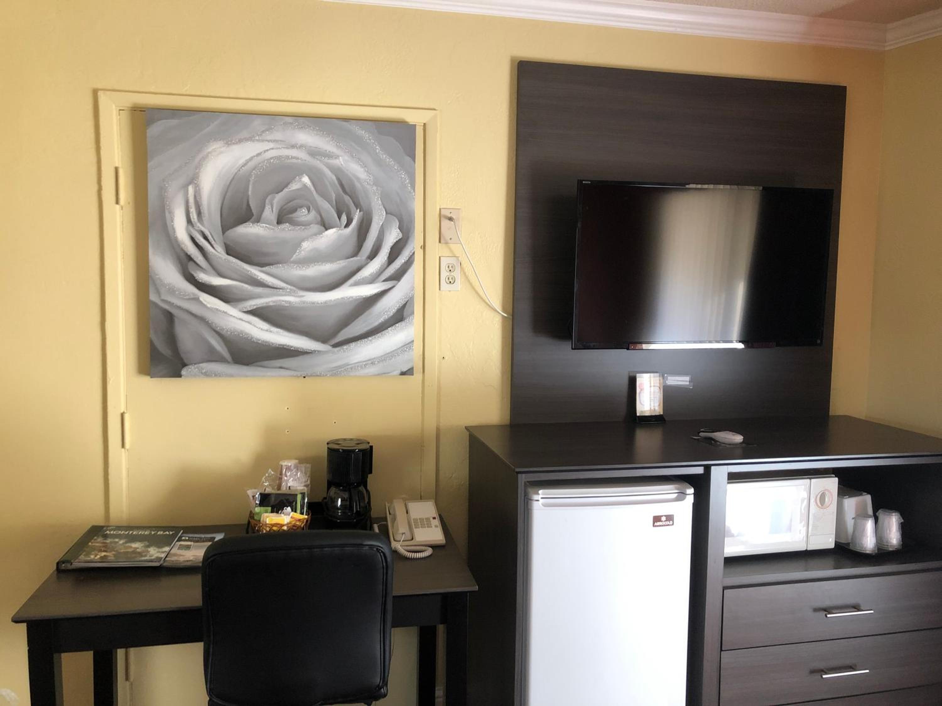 Monterey Vacations - Americas Best Value Presidents Inn on Munras - Property Image 24