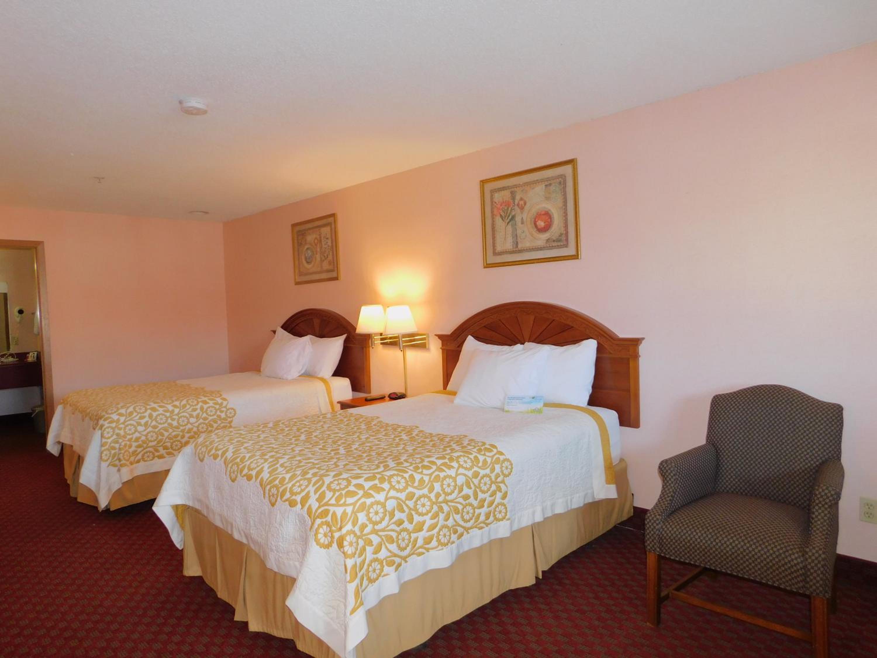 Days Inn by Wyndham Huntington - Property Image 6