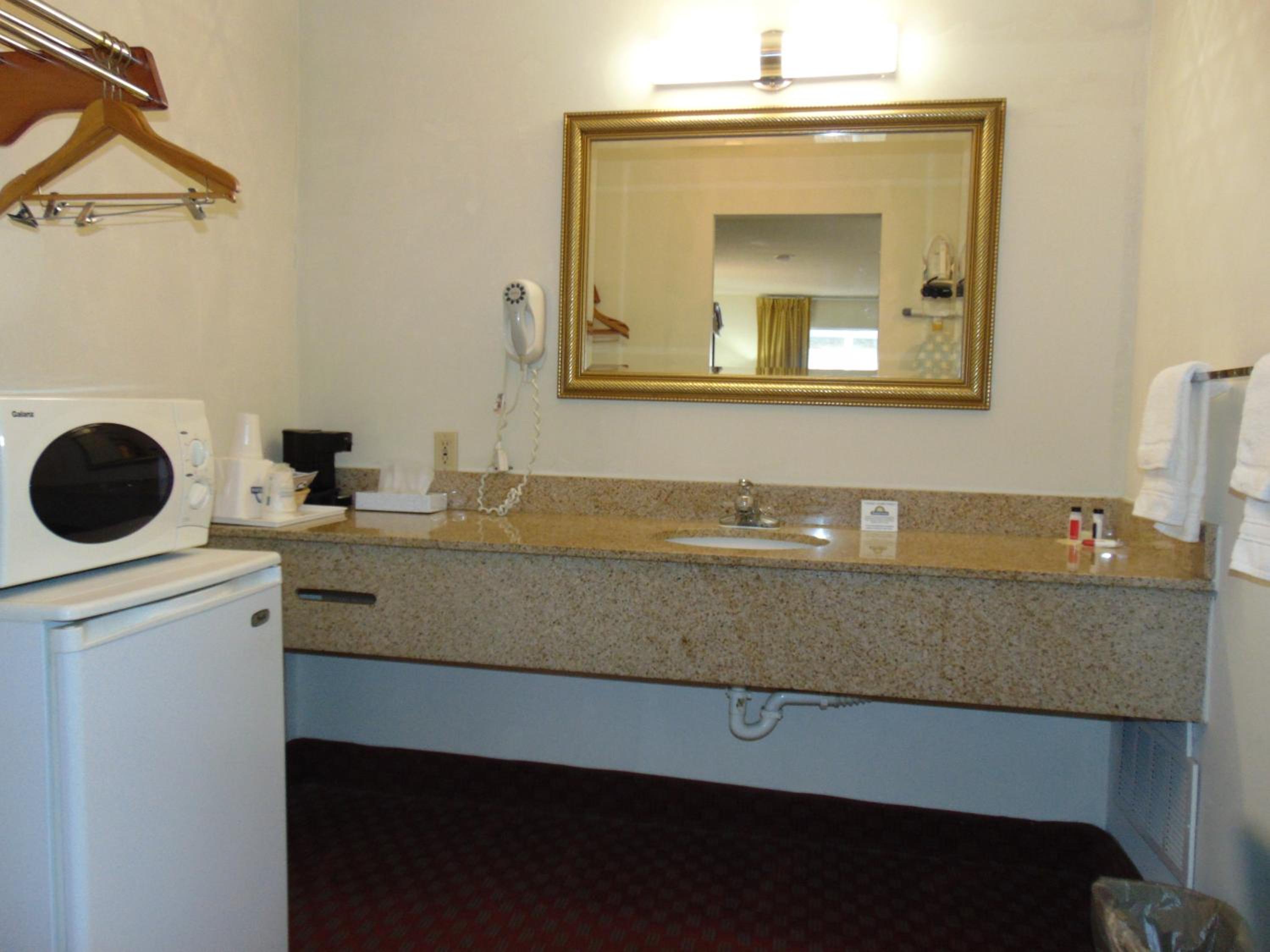 Days Inn by Wyndham Huntington - Property Image 5