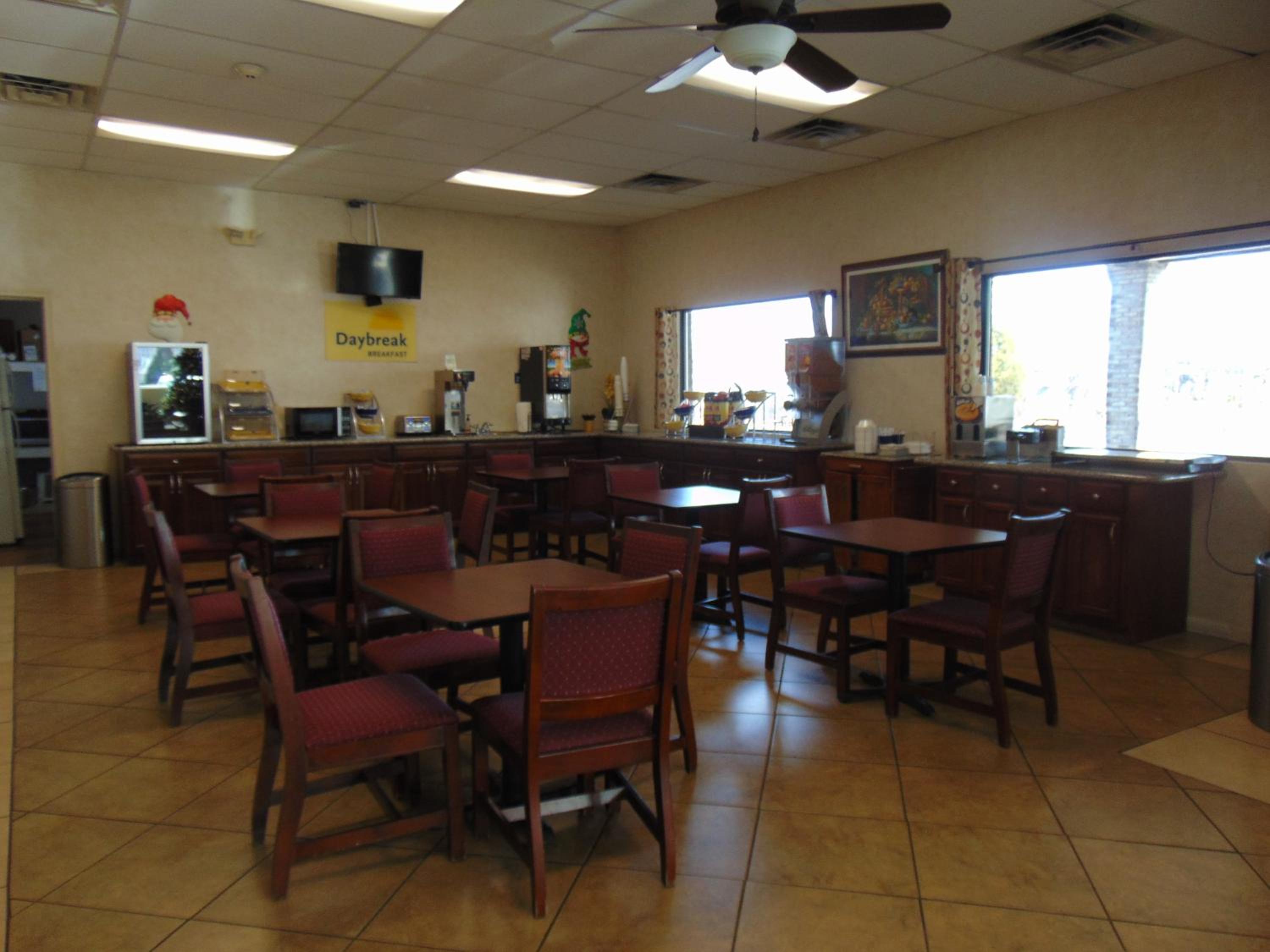 Days Inn by Wyndham Huntington - Property Image 4