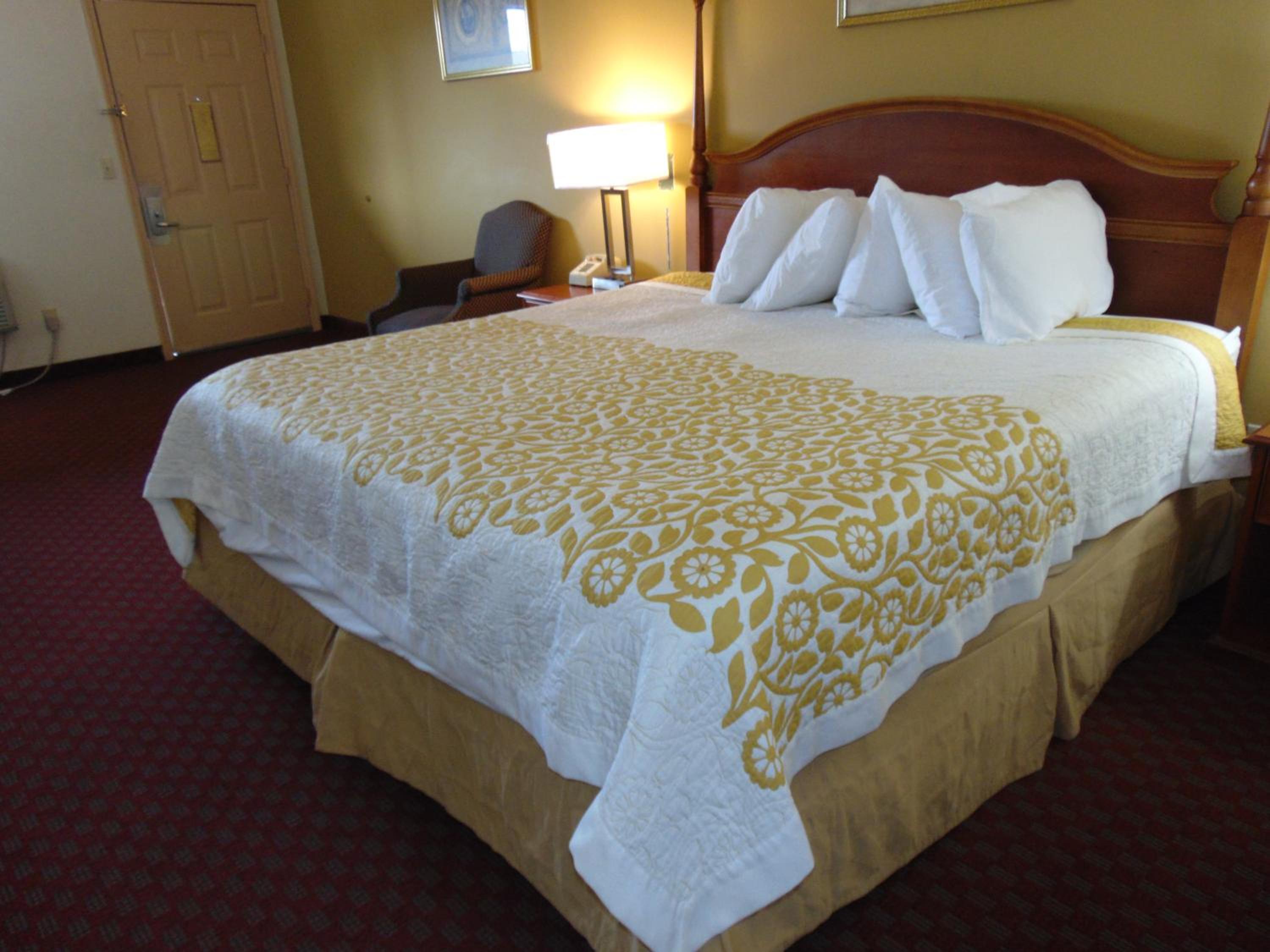 Days Inn by Wyndham Huntington - Property Image 12