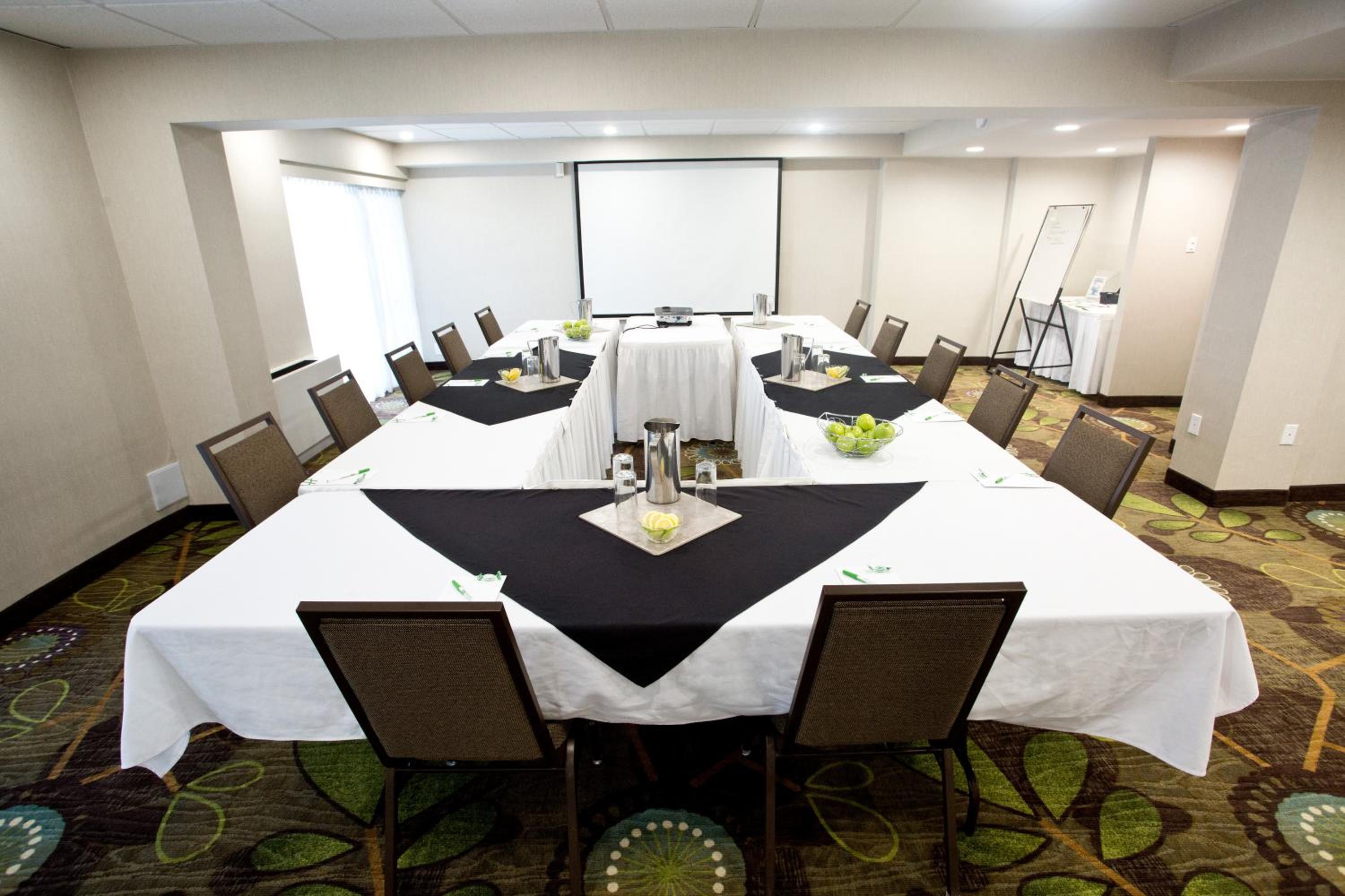 Peterborough Vacations - Holiday Inn Hotel Peterborough Waterfront, an IHG Hotel - Property Image 8