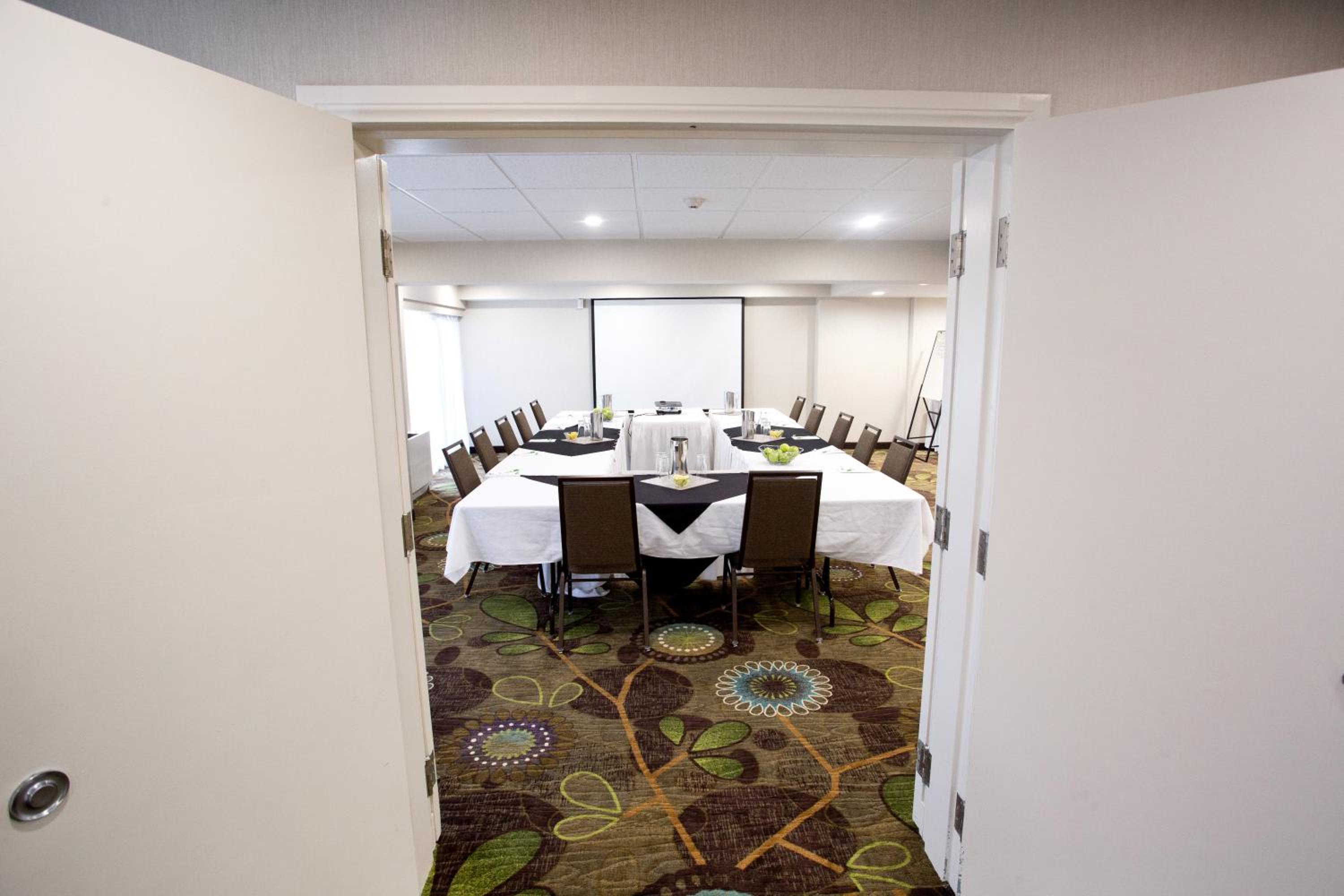Peterborough Vacations - Holiday Inn Hotel Peterborough Waterfront, an IHG Hotel - Property Image 12