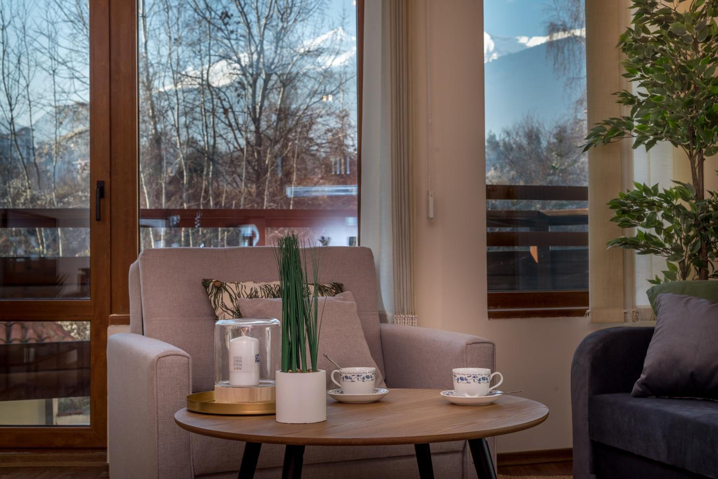 Charming Ski Apartments Near Gondola & Bar Street, Cedar Lodge 1 Complex view 5