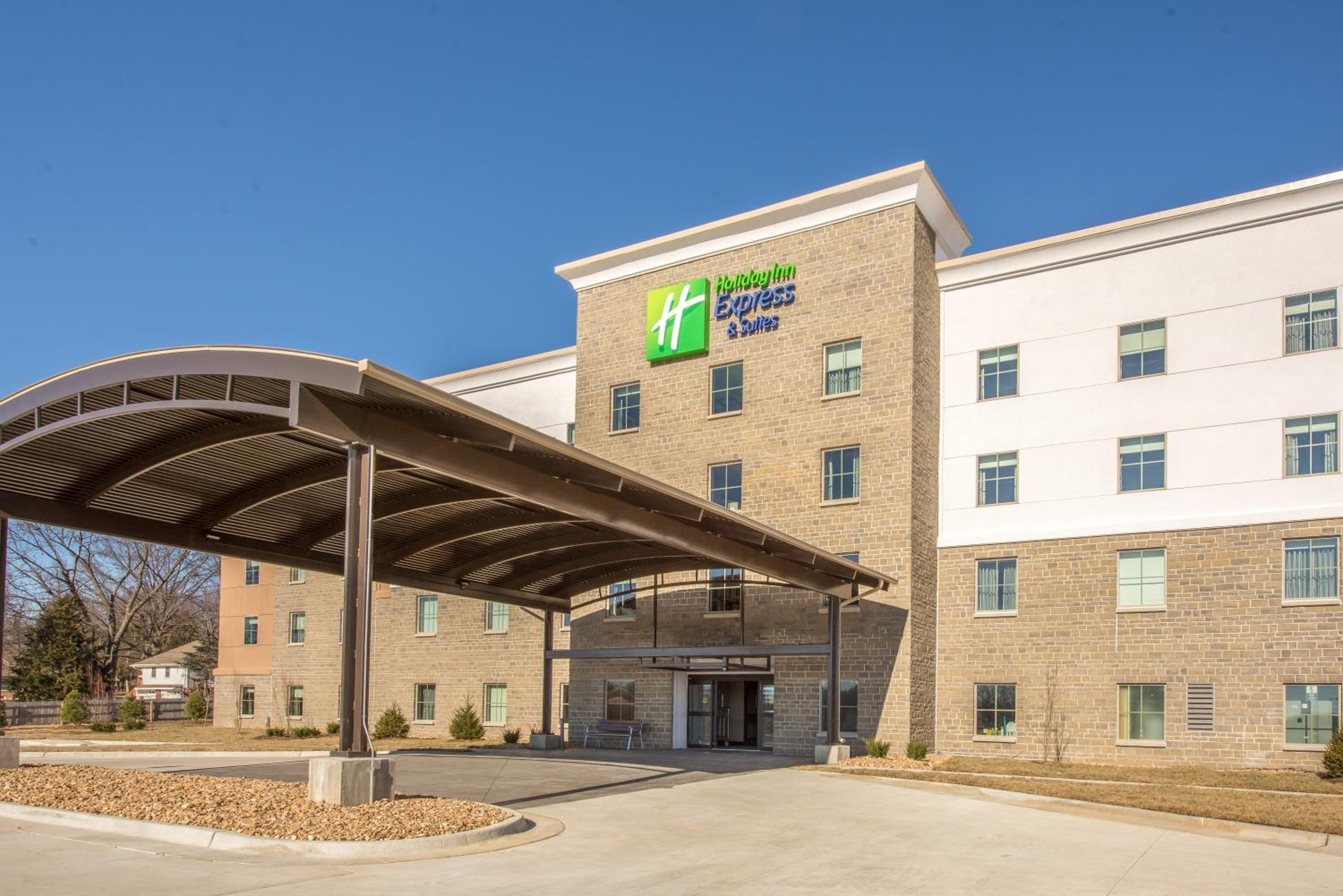 Kansas City Vacations - Holiday Inn Express Shawnee, an IHG Hotel - Property Image 1