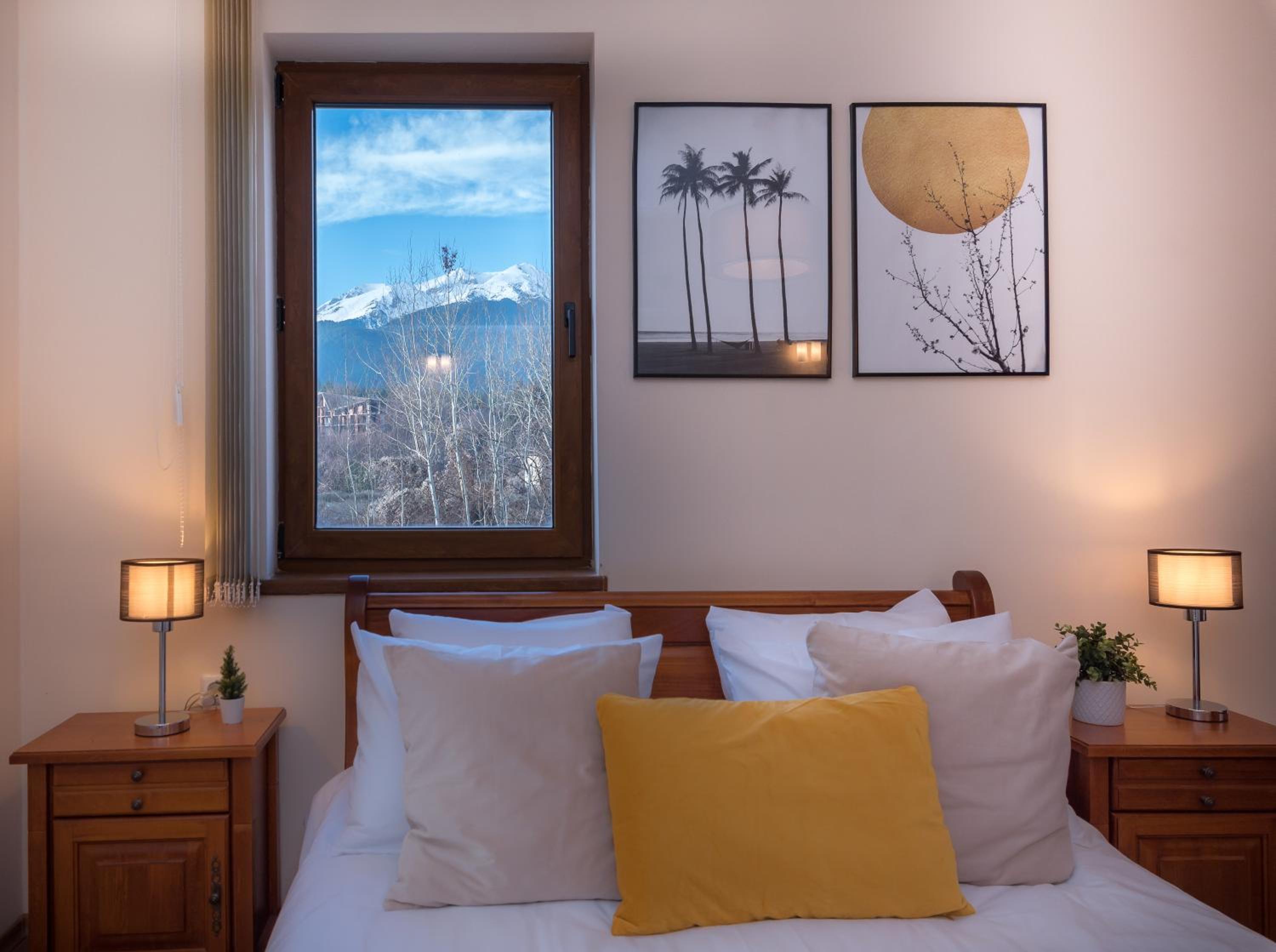 Charming Ski Apartments Near Gondola & Bar Street, Cedar Lodge 1 Complex view 4
