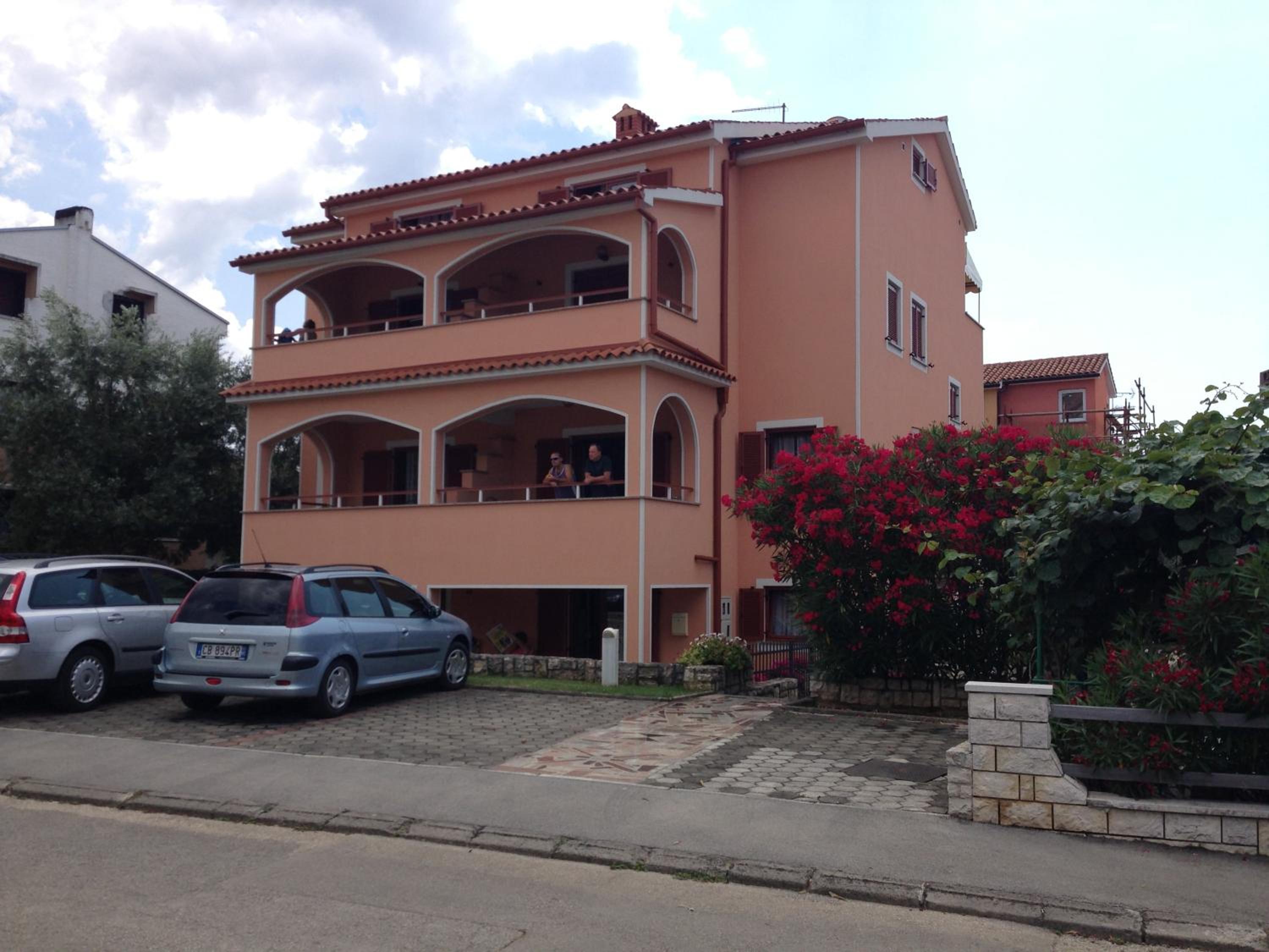 Apartments Zdjelar