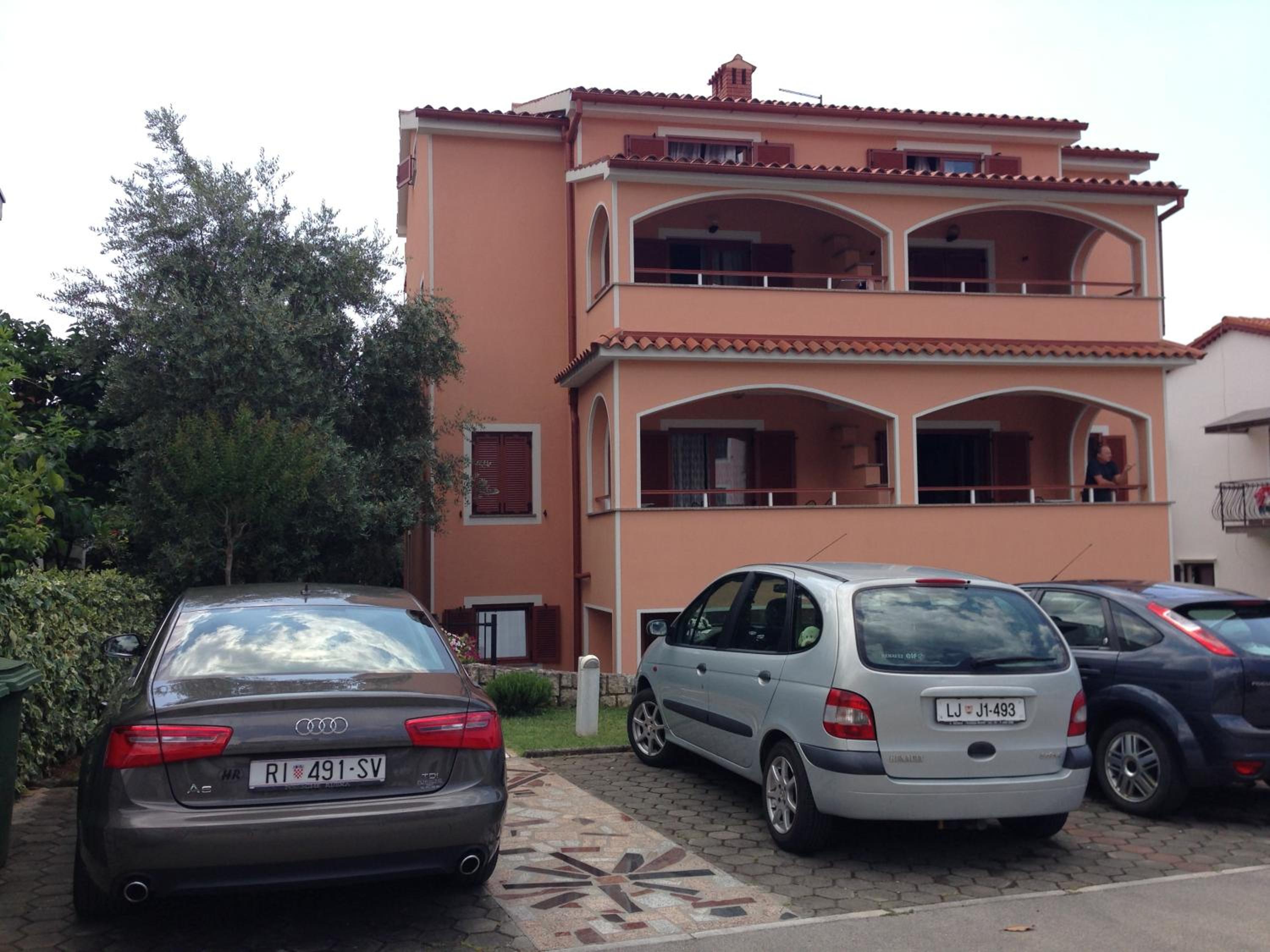 Apartments Zdjelar