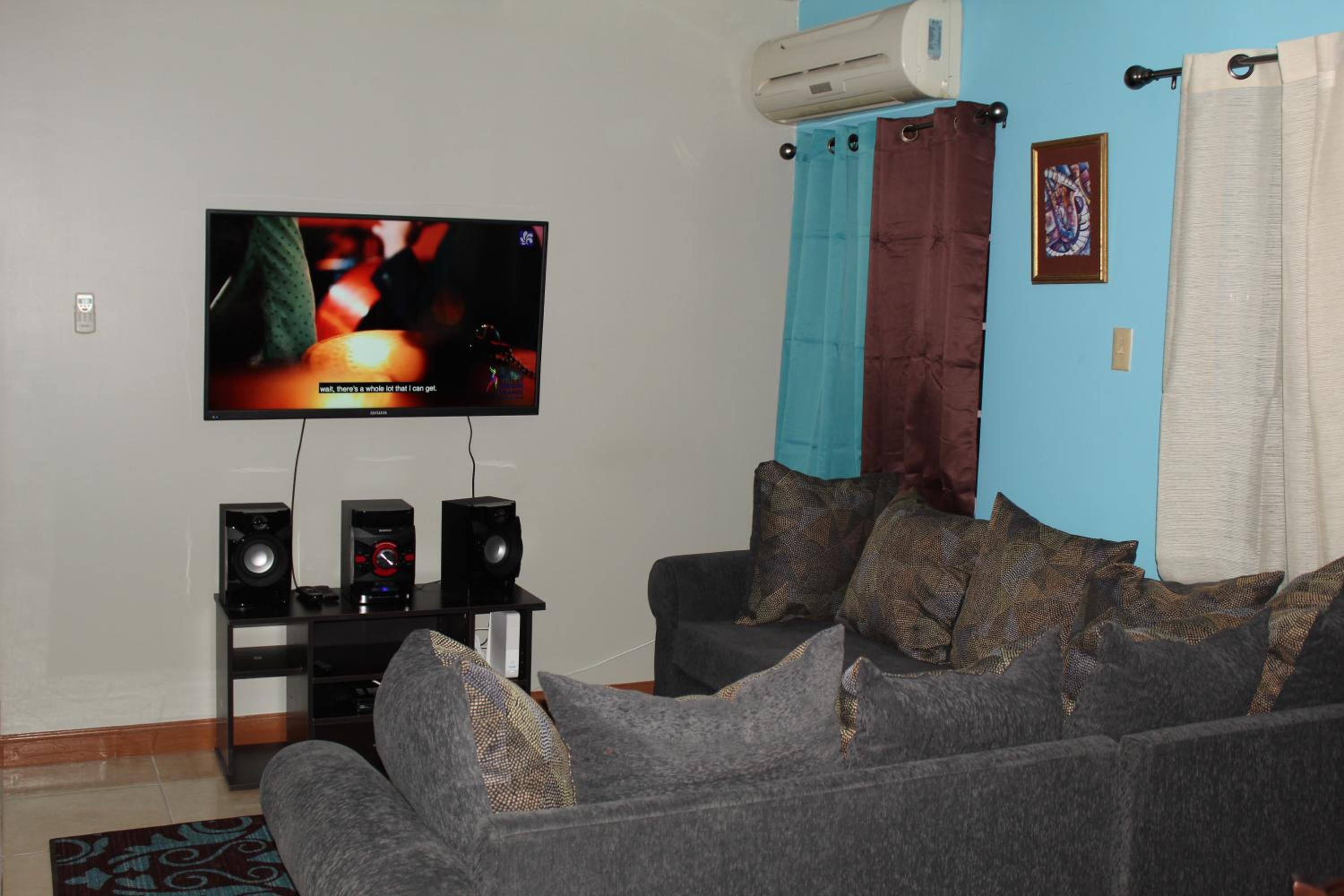The Artist Place Kensington 1BR New Kingston view 2