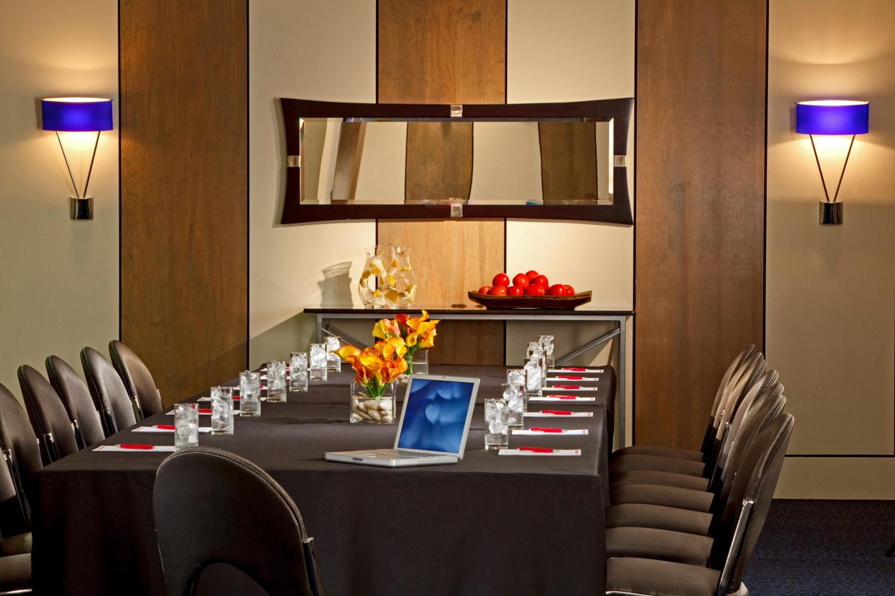 Kimpton George Hotel, an IHG Hotel