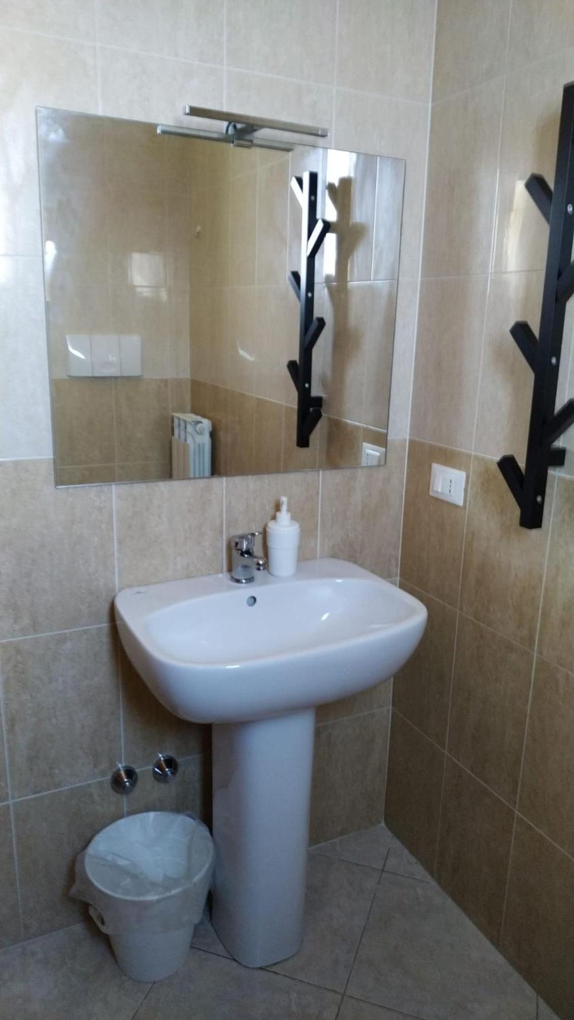 City Break en San Severo — bathroom