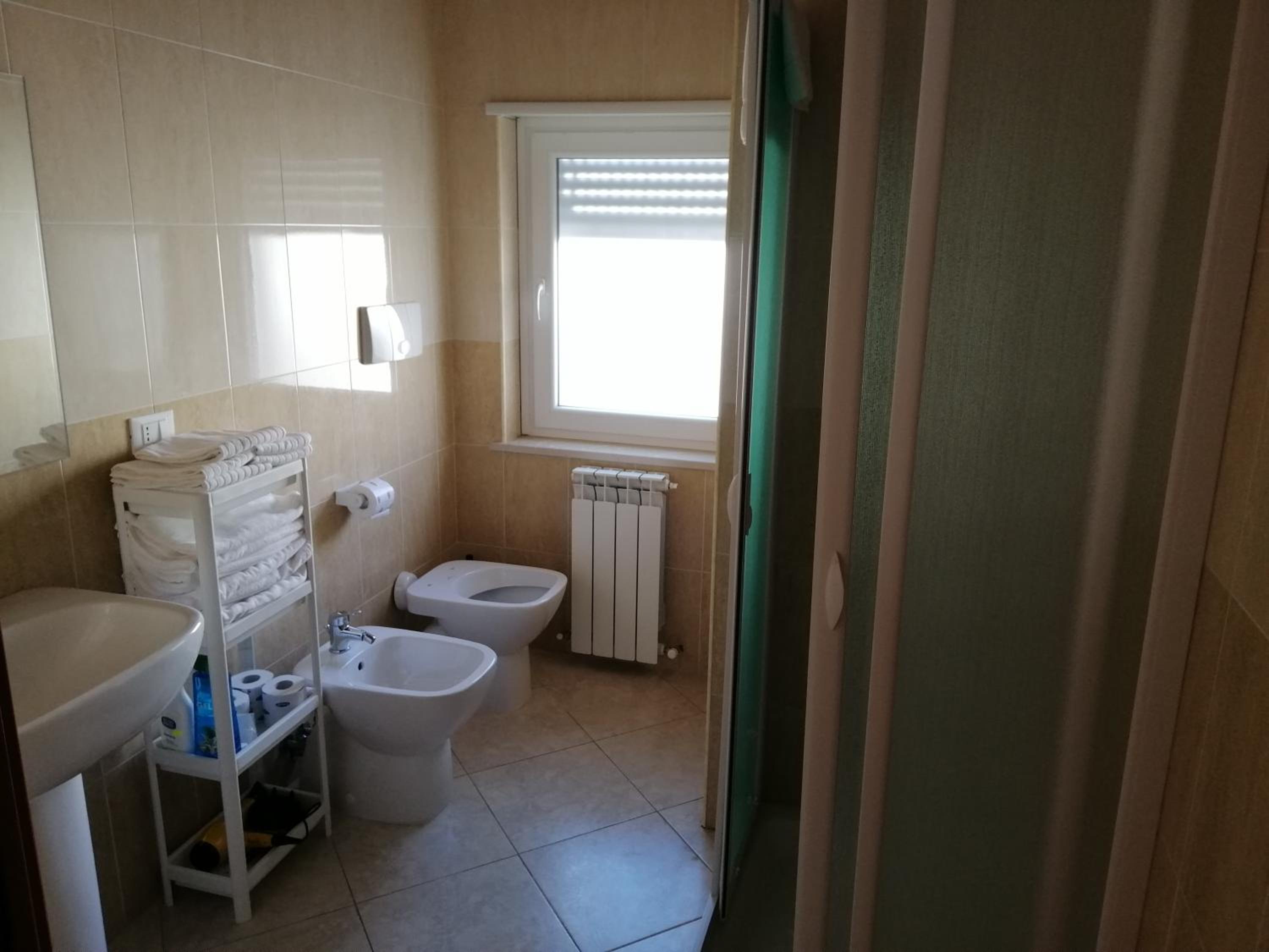 City Break en San Severo — bathroom