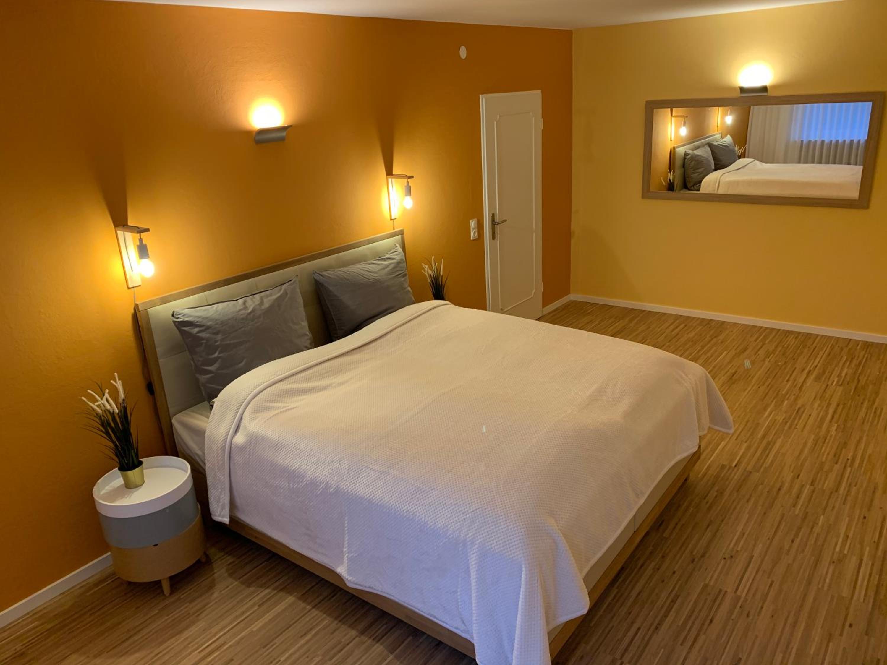 Moderne Ferienwohnung nahe SWR und Golfplatz