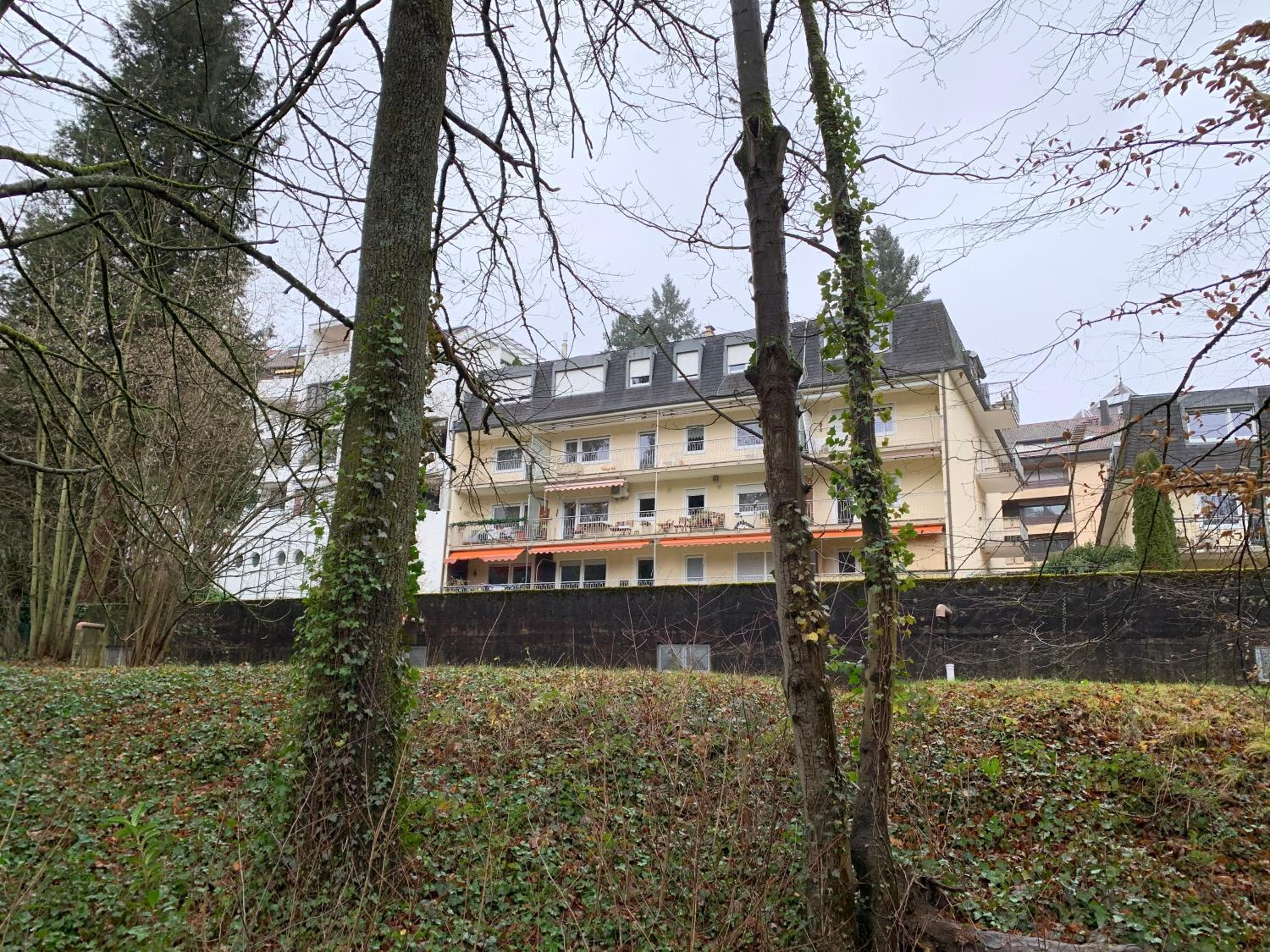 Moderne Ferienwohnung nahe SWR und Golfplatz