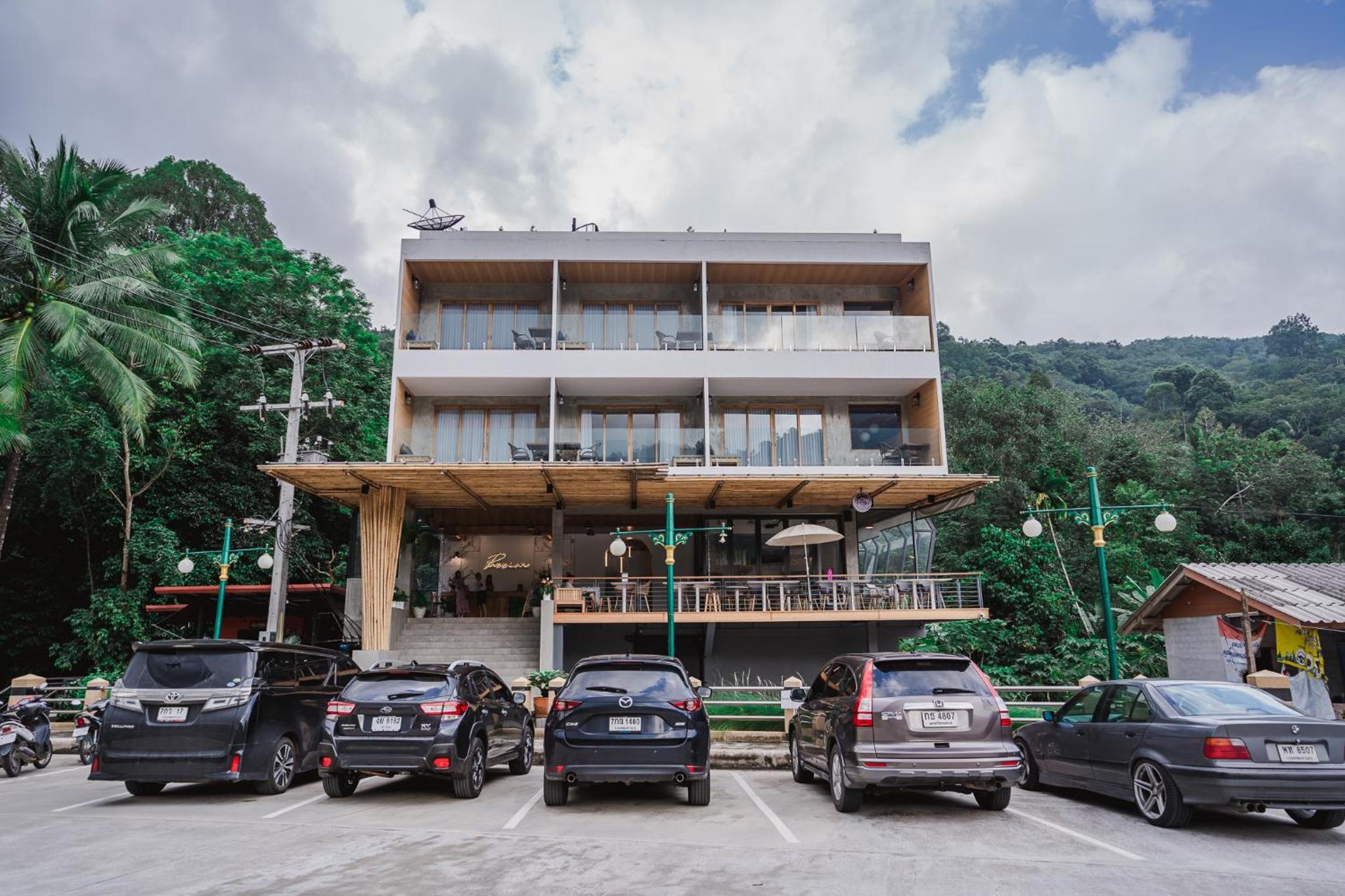 Hotel Passion Resort Kiriwong - Image 1