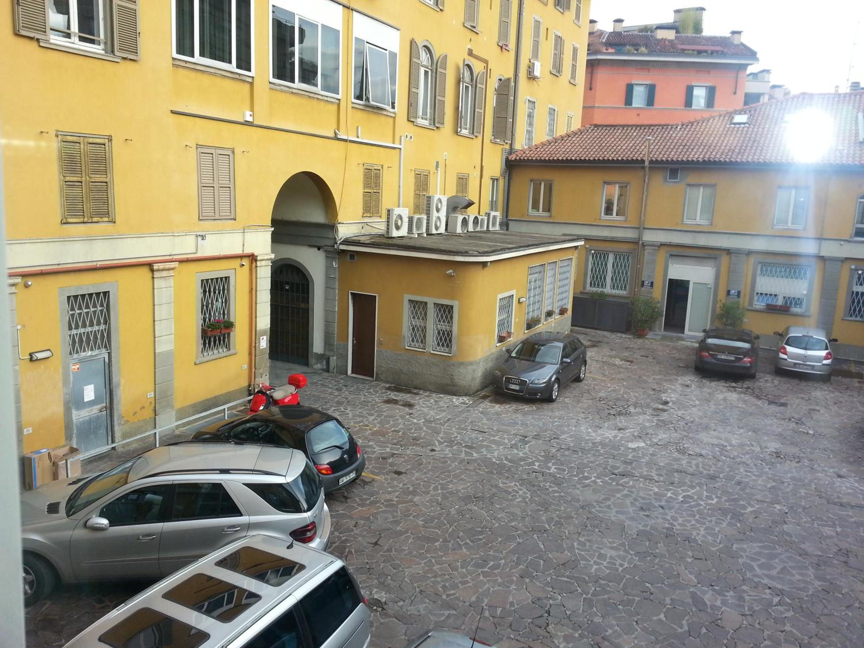 Zaffiro Blu Airport