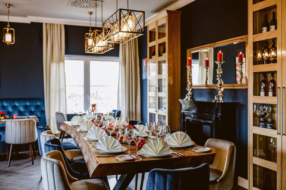 restaurant