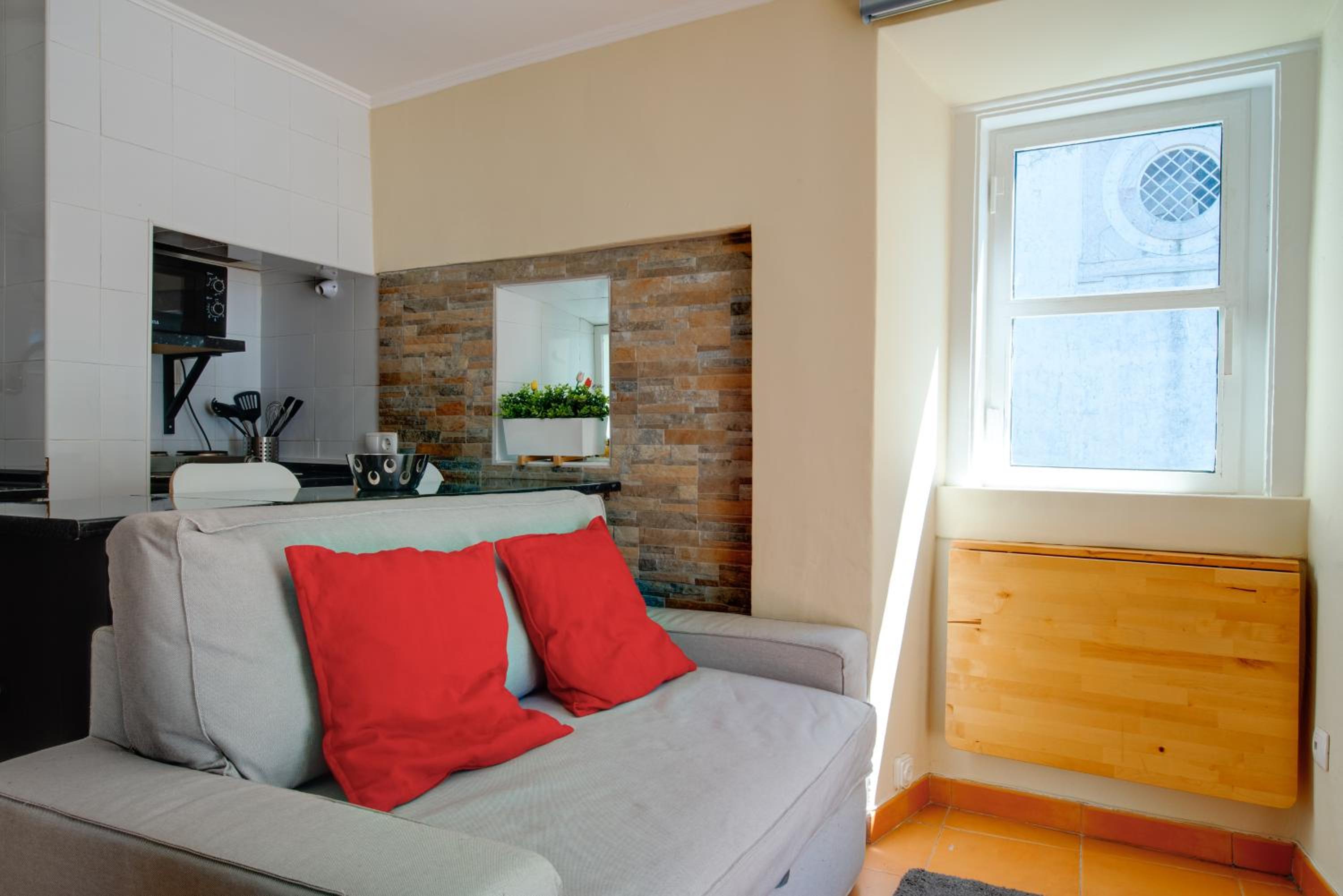 Cosy studio by the Flea Market and Tram 28 view 5