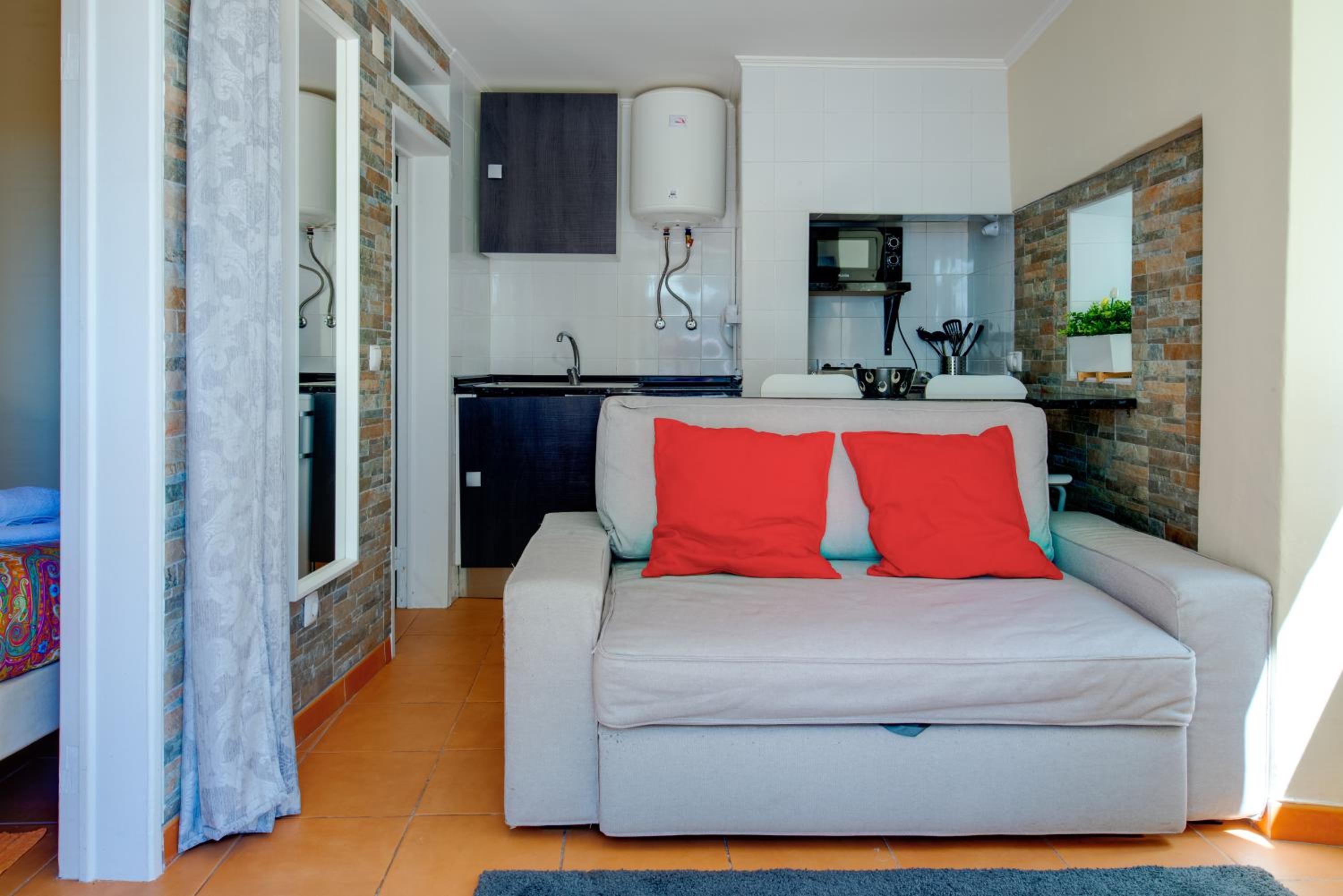 Cosy studio by the Flea Market and Tram 28 view 3