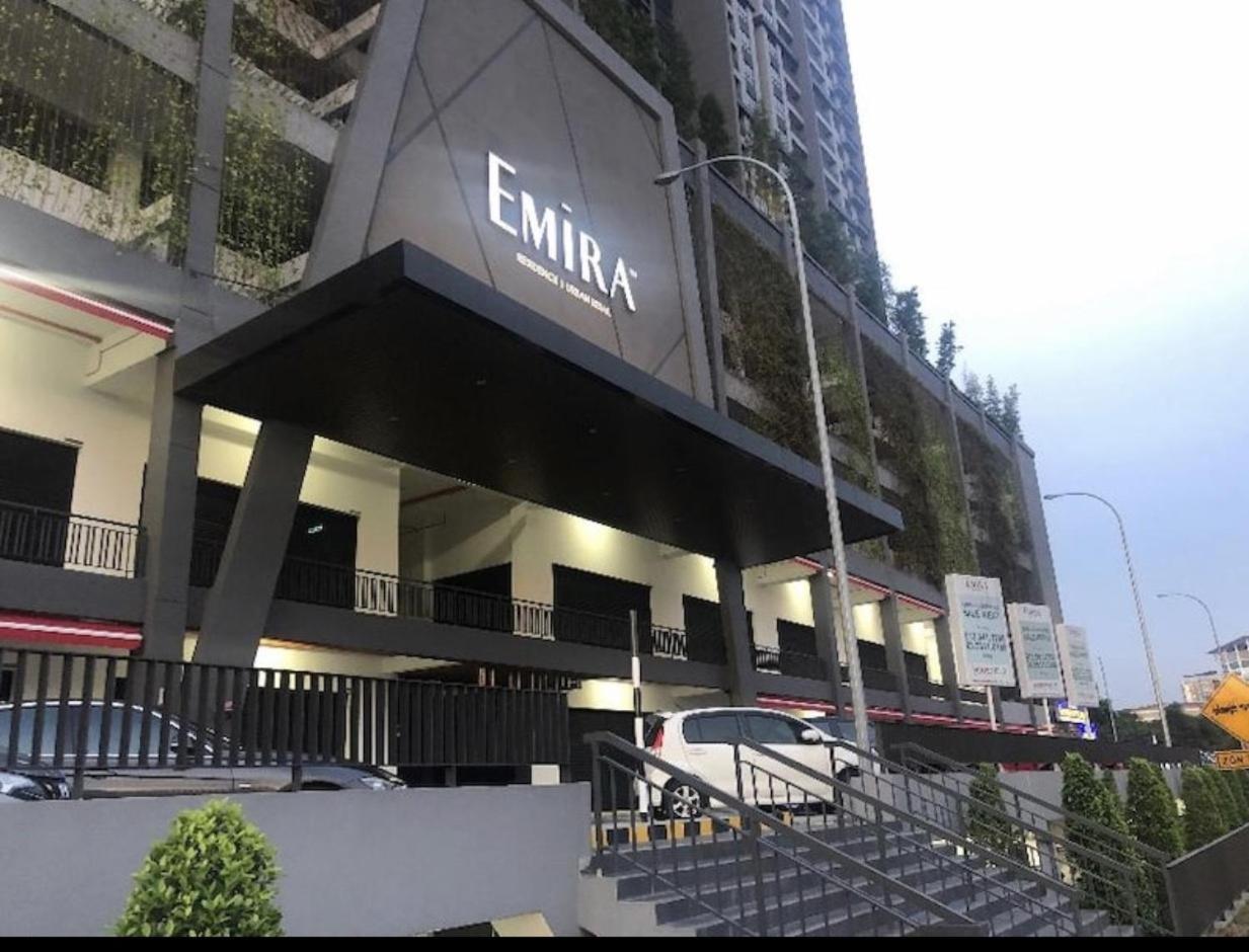 Luxury Homestay at Emira Residence photo 3