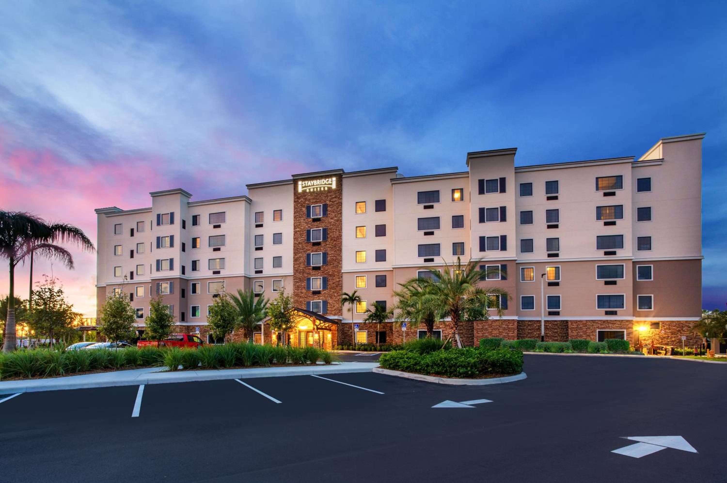Hotel Staybridge Suites - Fort Lauderdale Airport - West, an IHG Hotel - Image 1