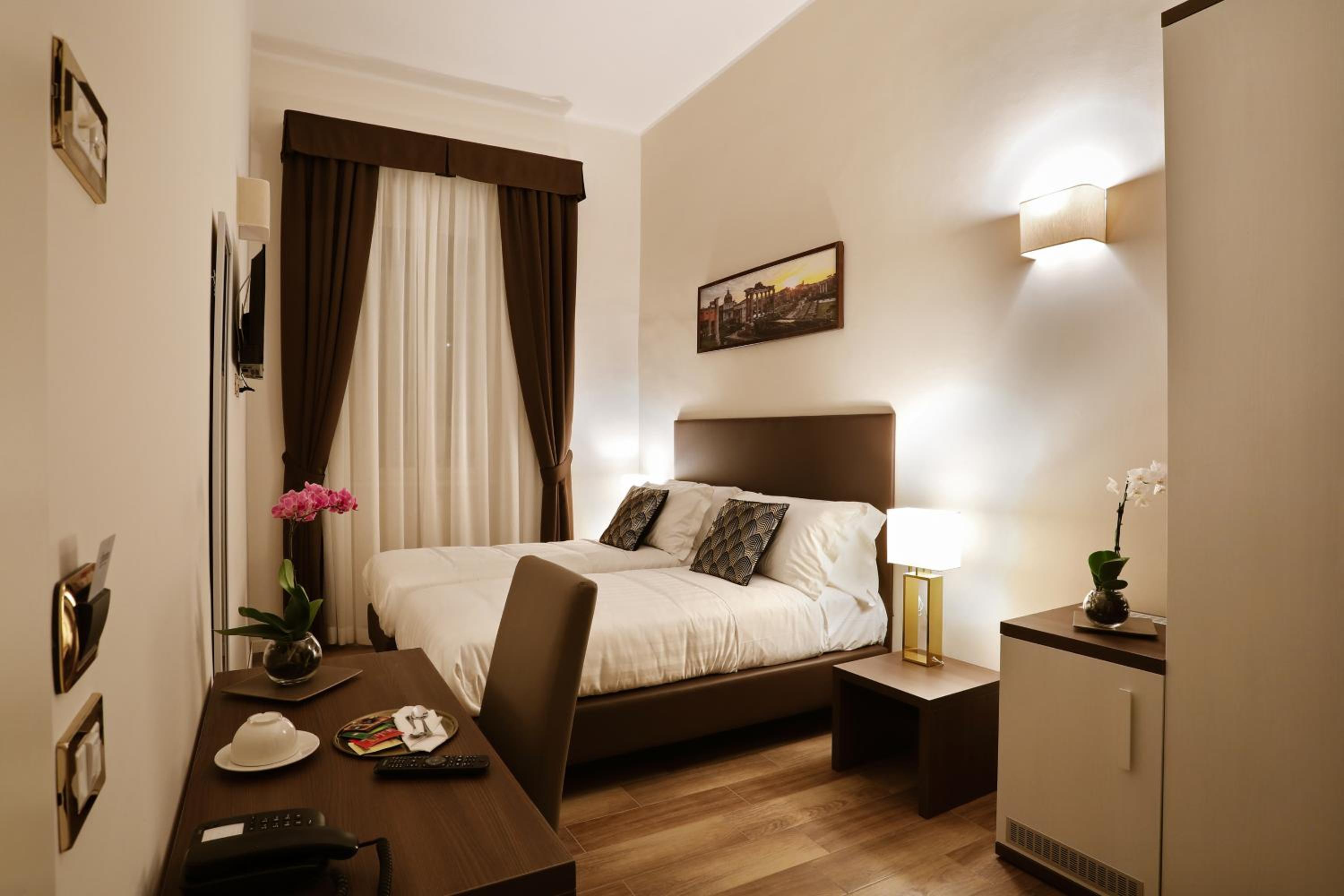 Elegant Rooms Roma - Guest House