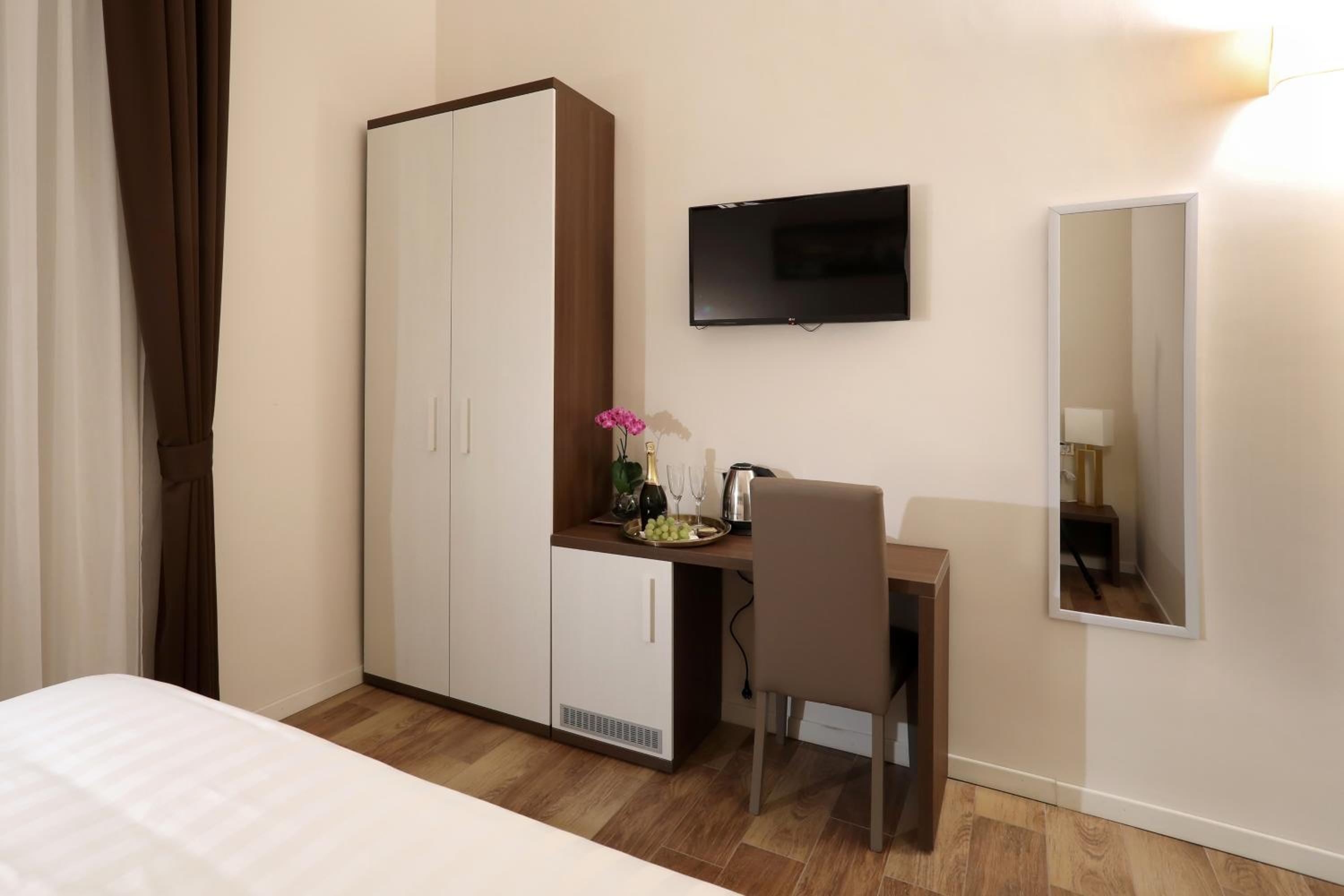 Elegant Rooms Roma - Guest House