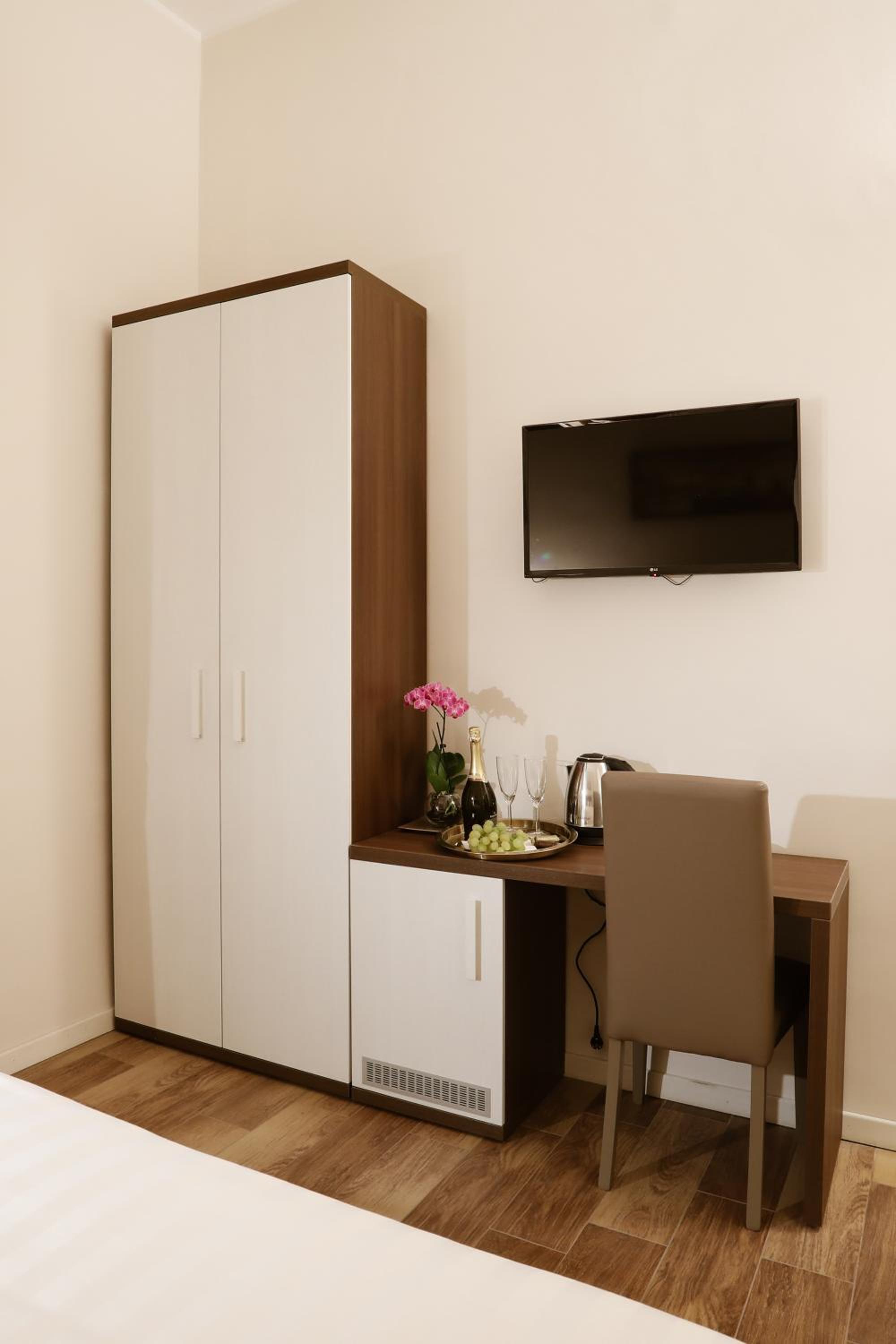 Elegant Rooms Roma - Guest House