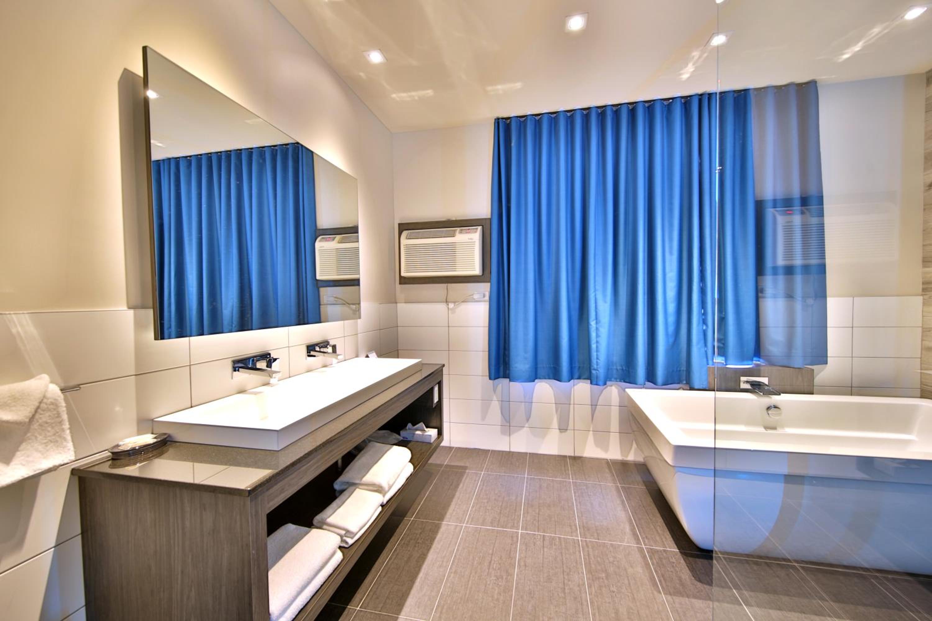 Hotel O Laval - Property Image 12