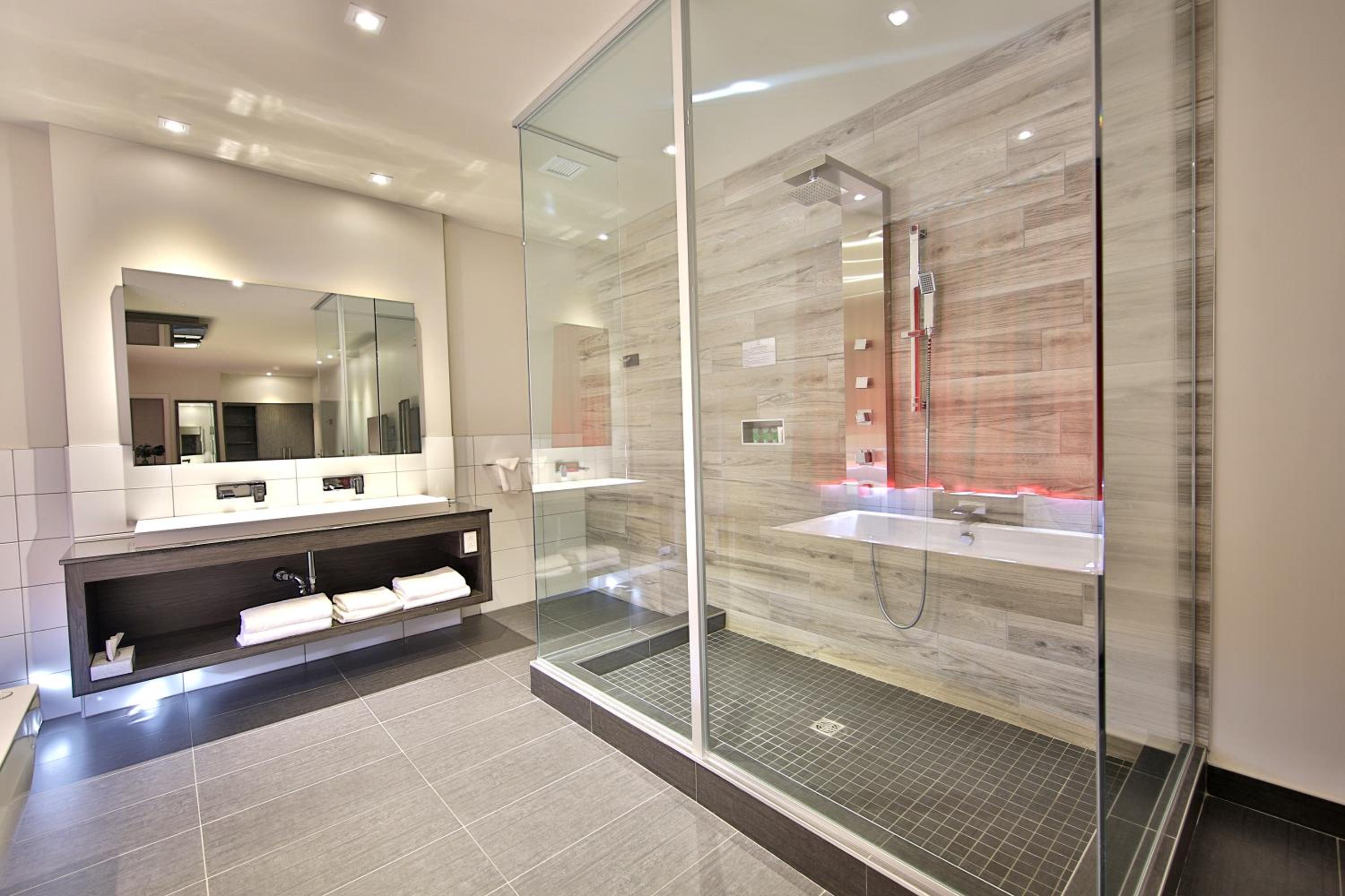 Hotel O Laval - Property Image 6