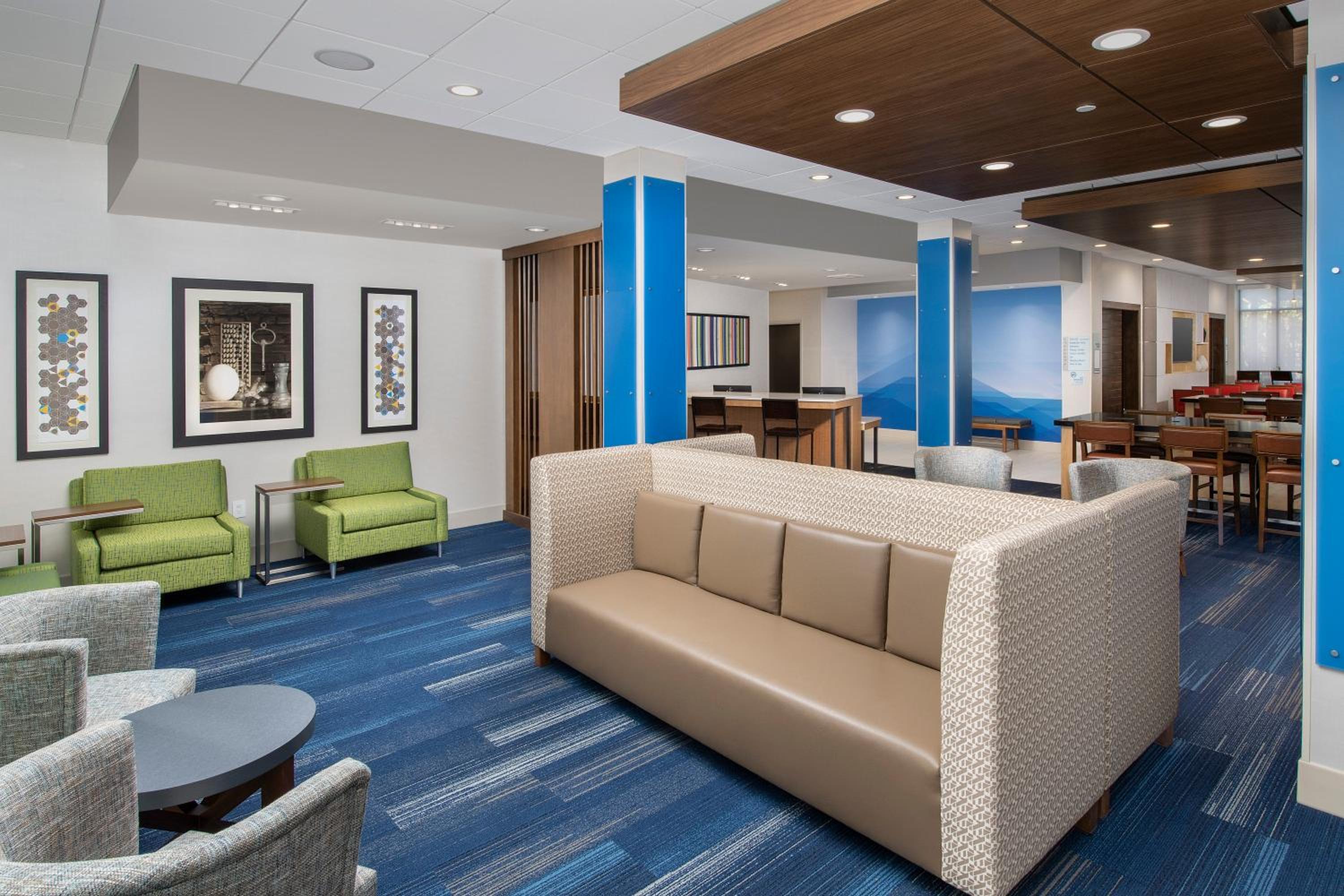 Kingsland Vacations - Holiday Inn Express Suites Kingsland I-95-Naval Base Area, an IHG Hotel - Property Image 4