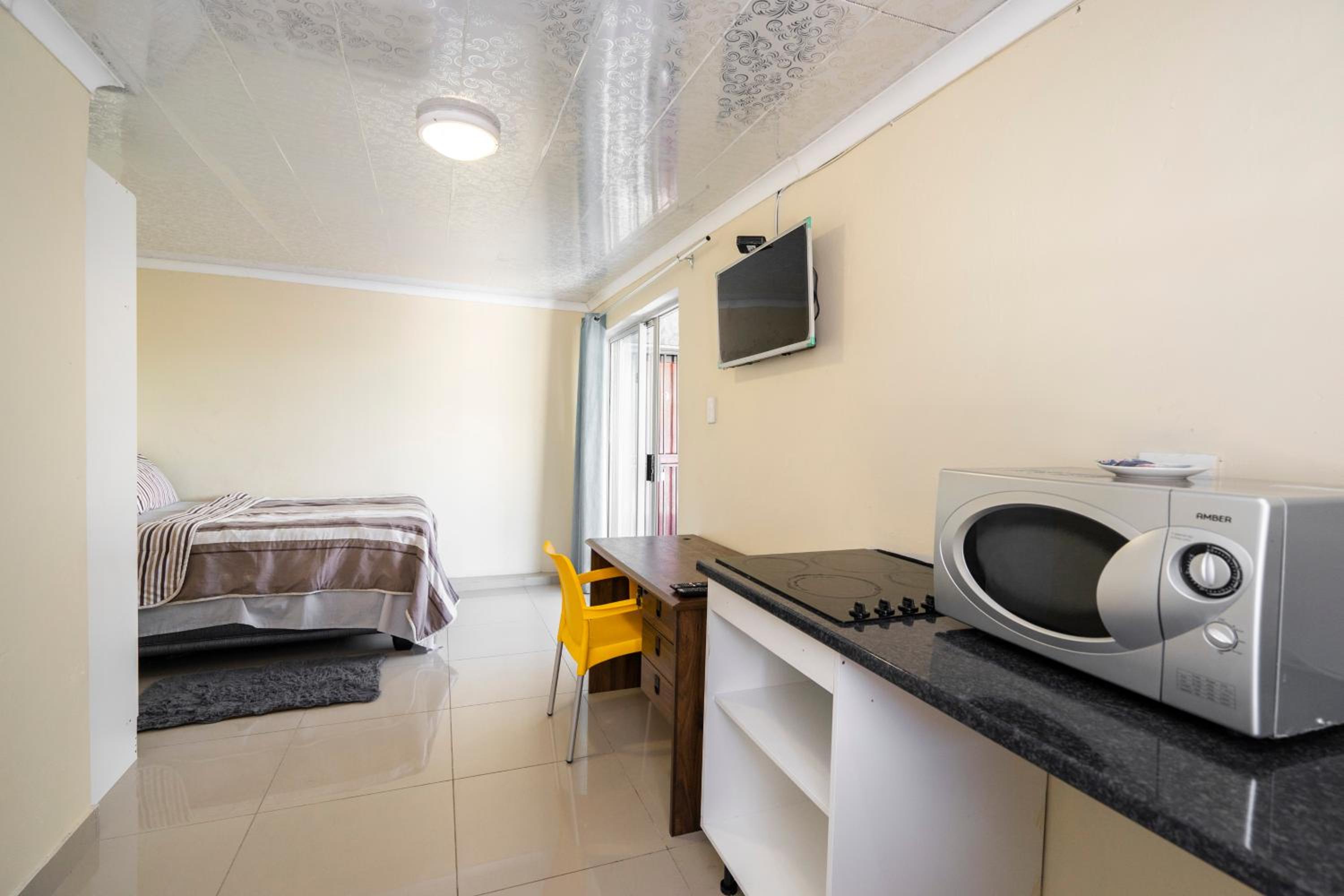 Hasate Guest House 10 Florence street Oakdale Belliville 7530 cape town south African view 5