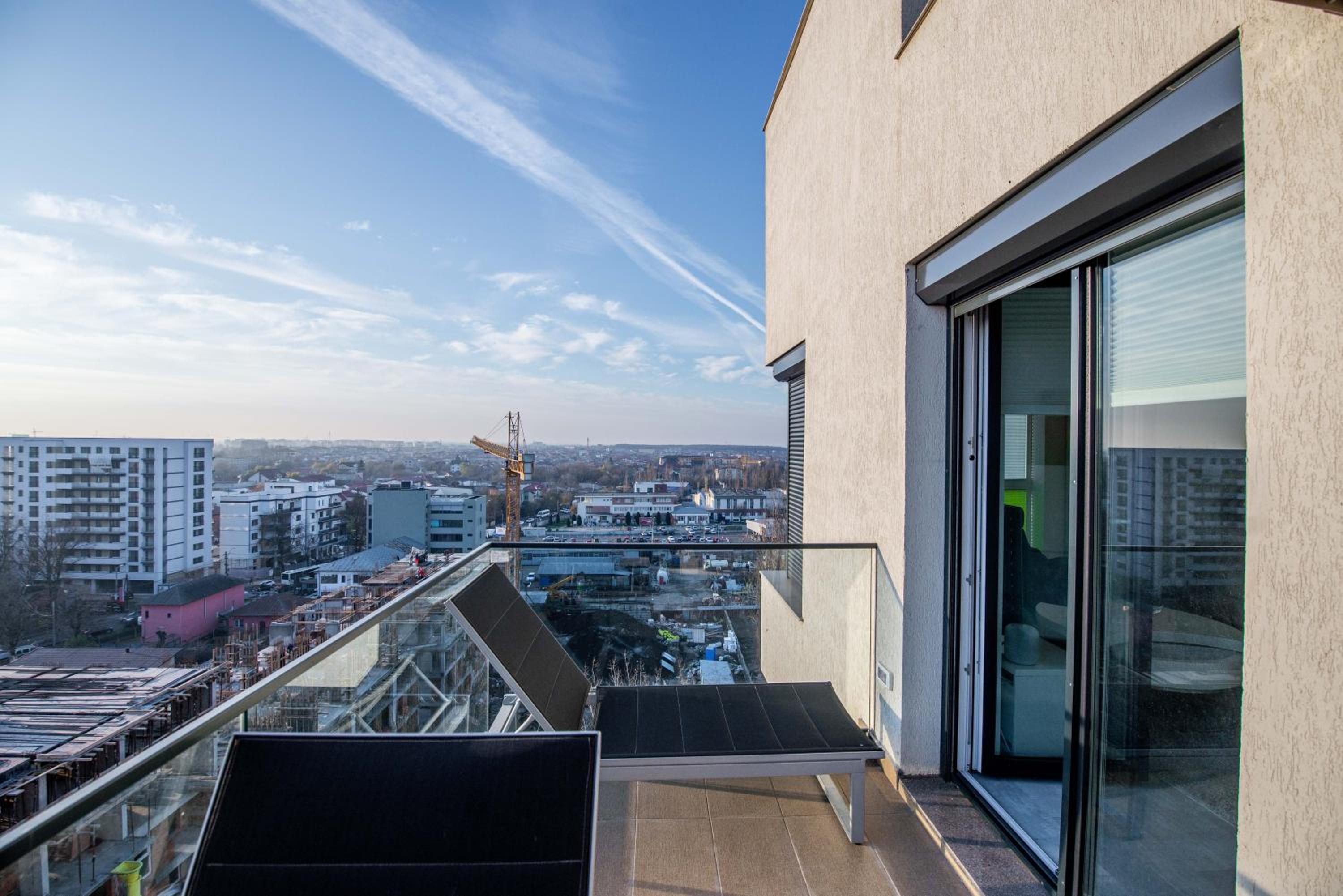 Luxury Westpark 2 Residence with Lake View