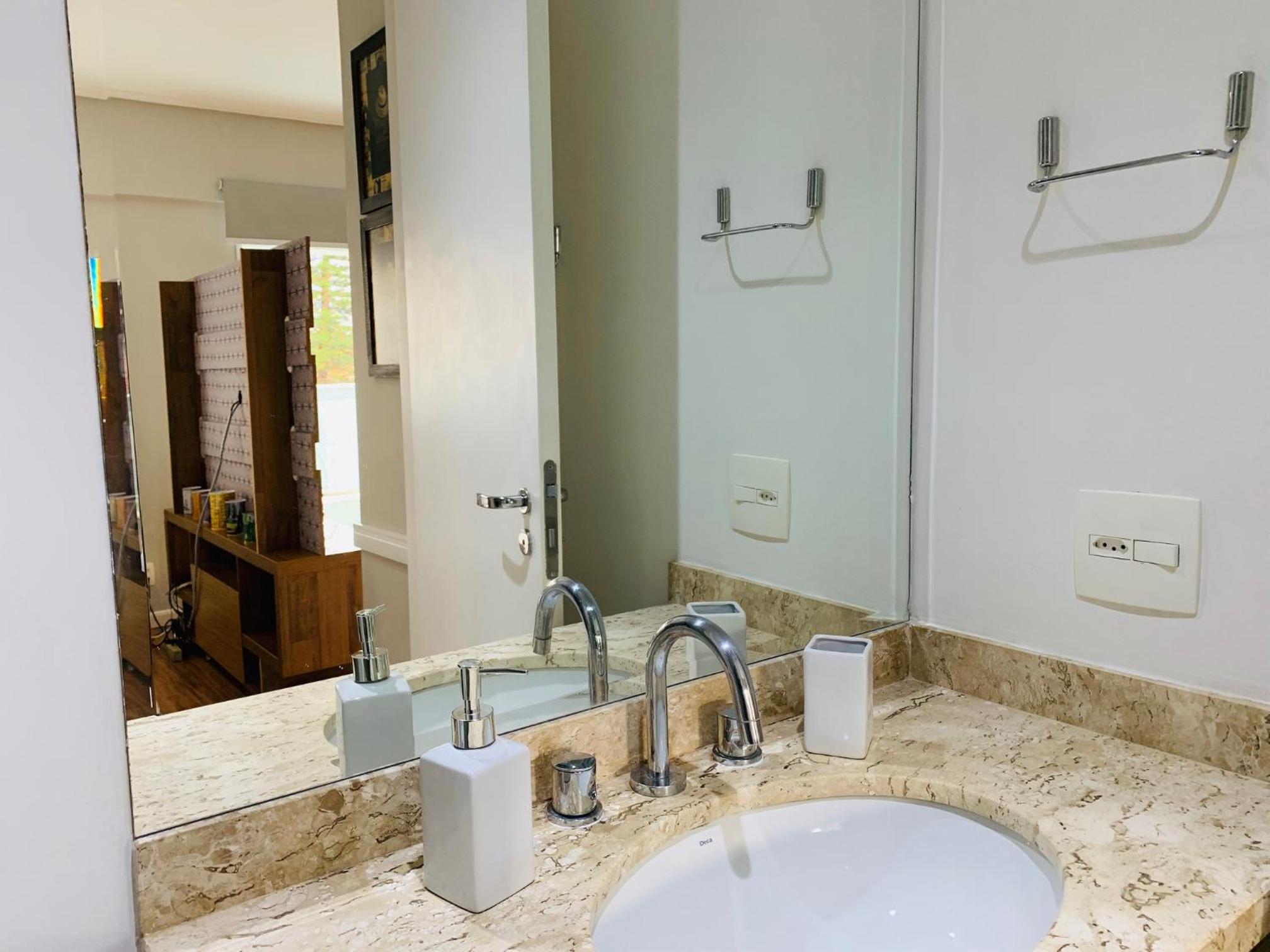 CS Apartamento a 200 metros da Paulista com AC