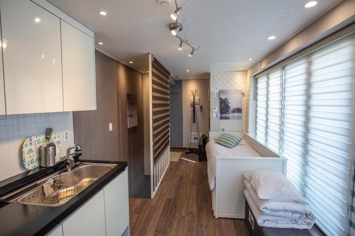 Myeongdong Artmonstay