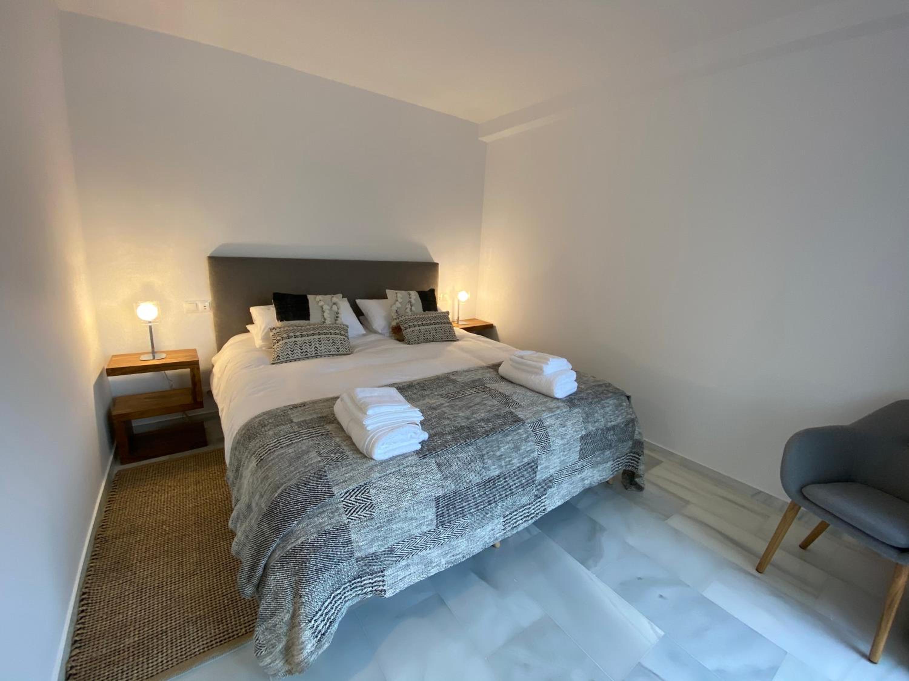 Luxury Apartm Brand newSwimming PoolGolf Beach