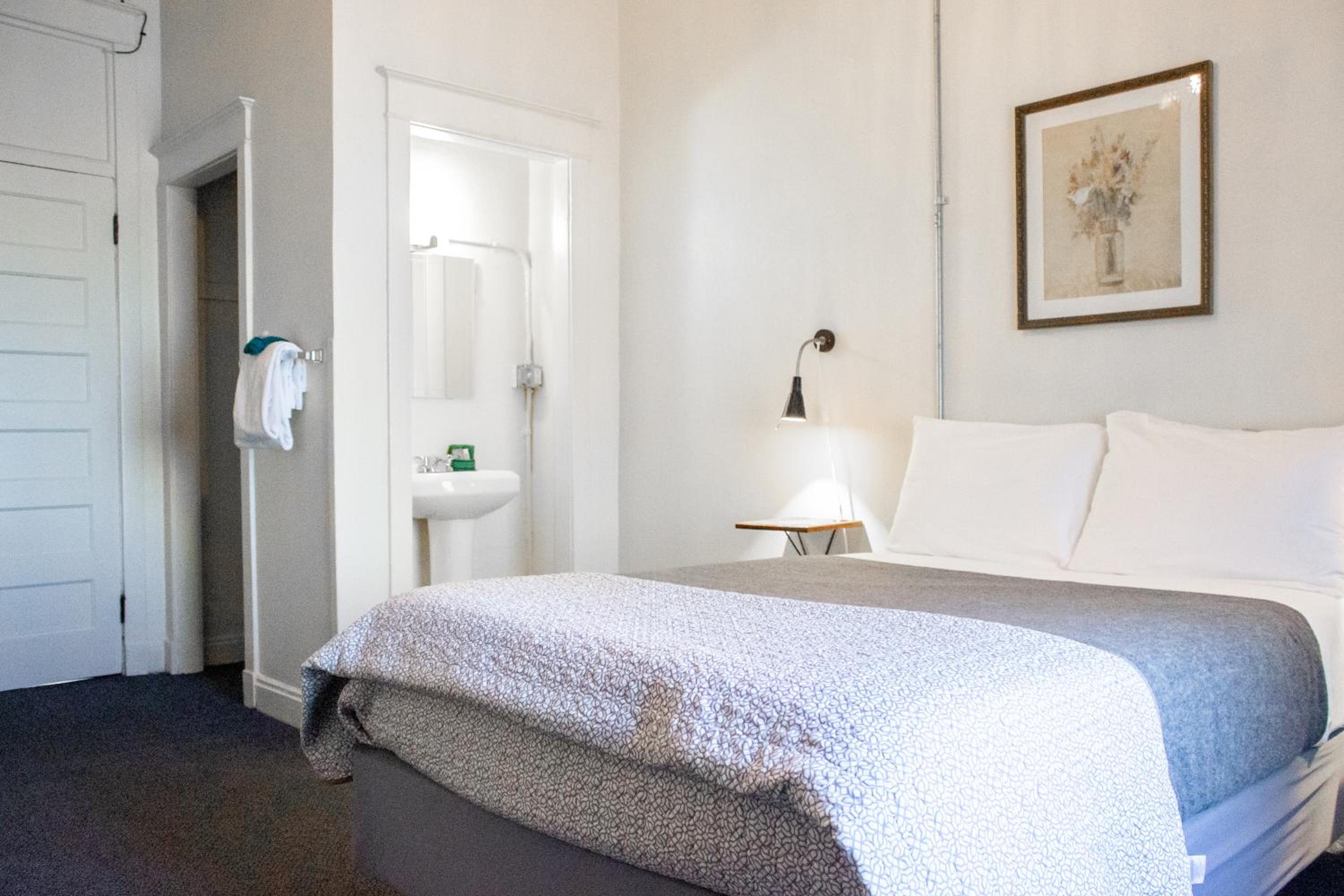 11th Avenue Hostel