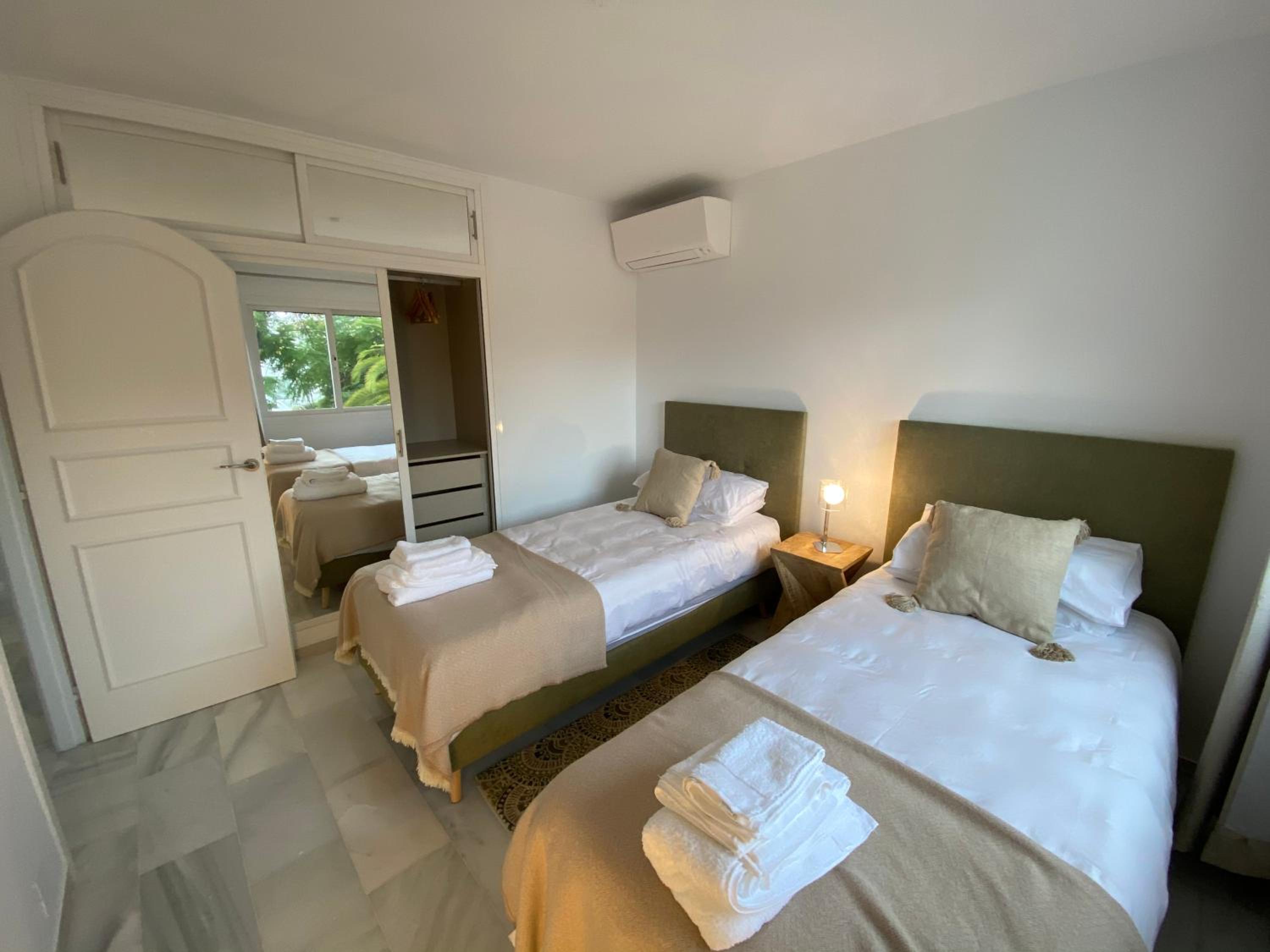 Luxury Apartm Brand newSwimming PoolGolf Beach