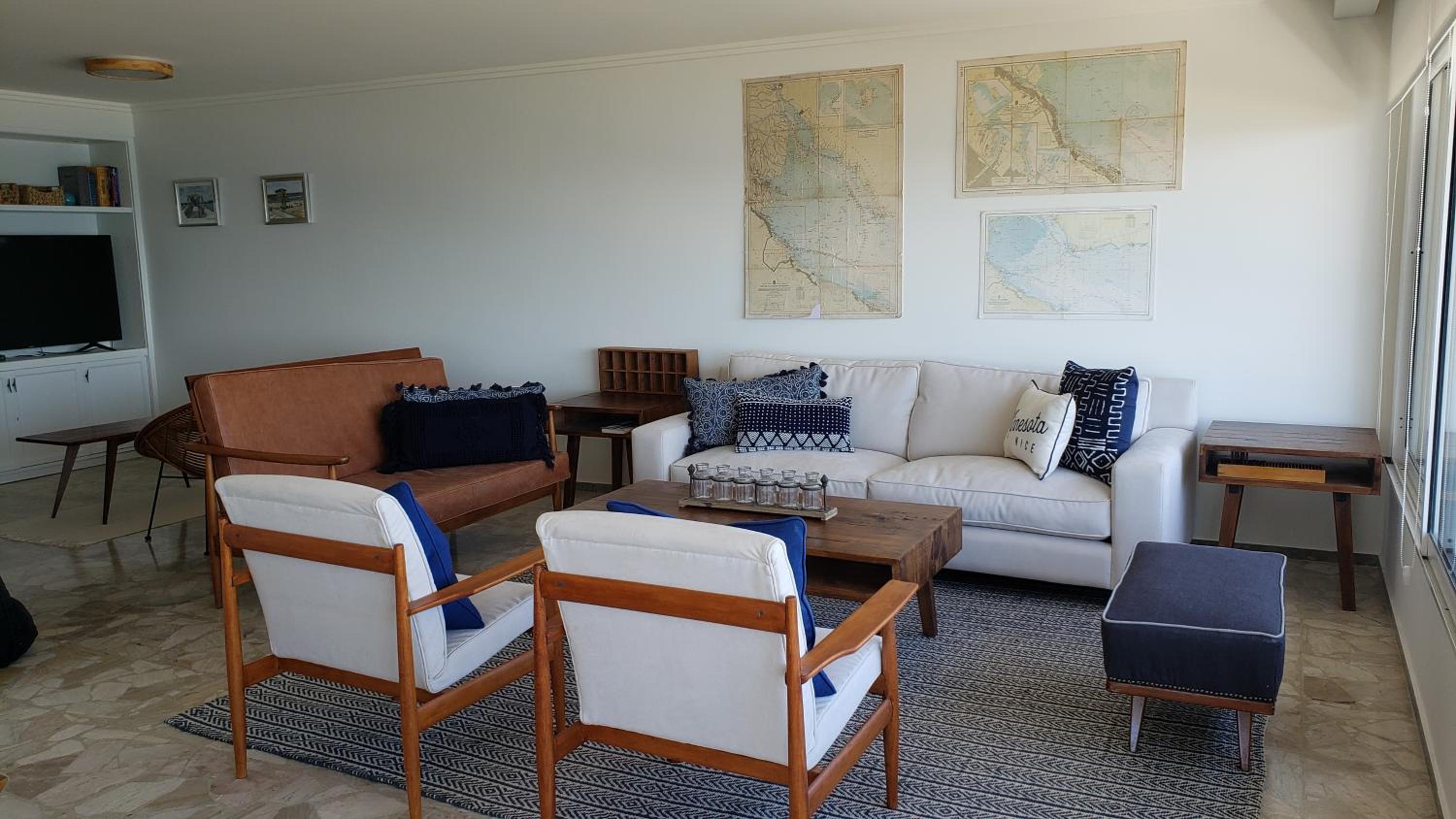 Amazing Oceanfront unit on Mansa Beach