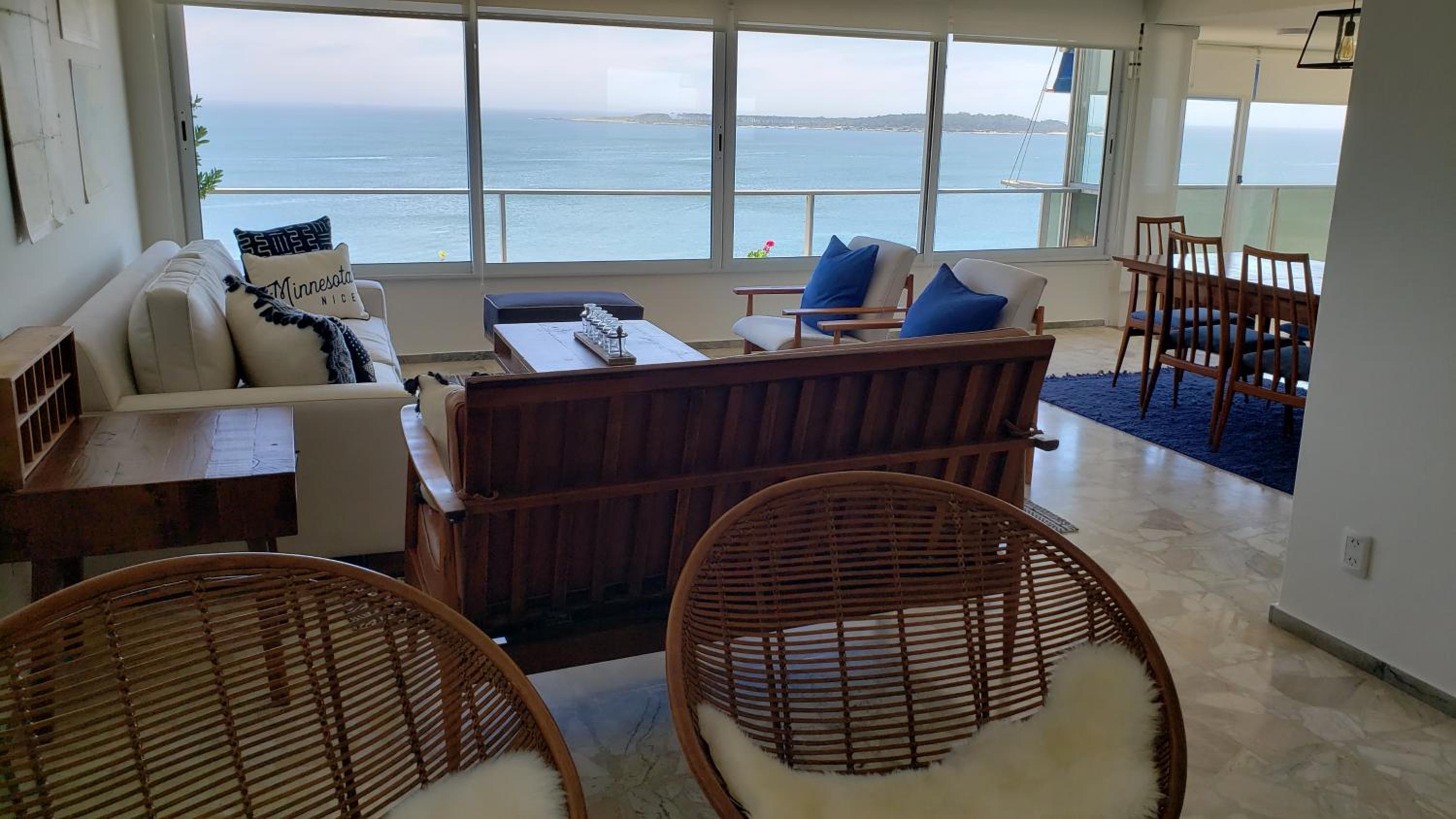 Amazing Oceanfront unit on Mansa Beach