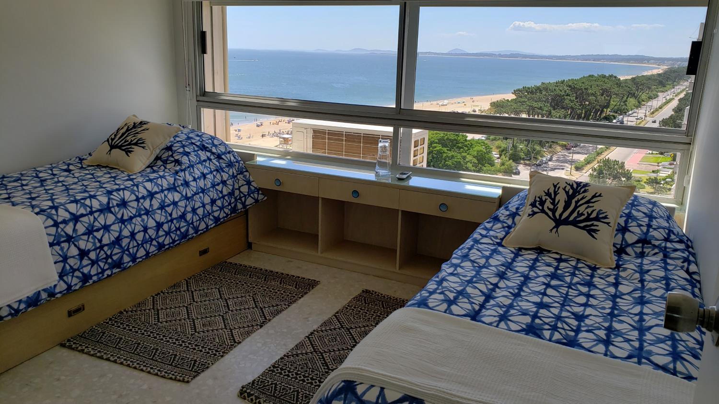 Amazing Oceanfront unit on Mansa Beach