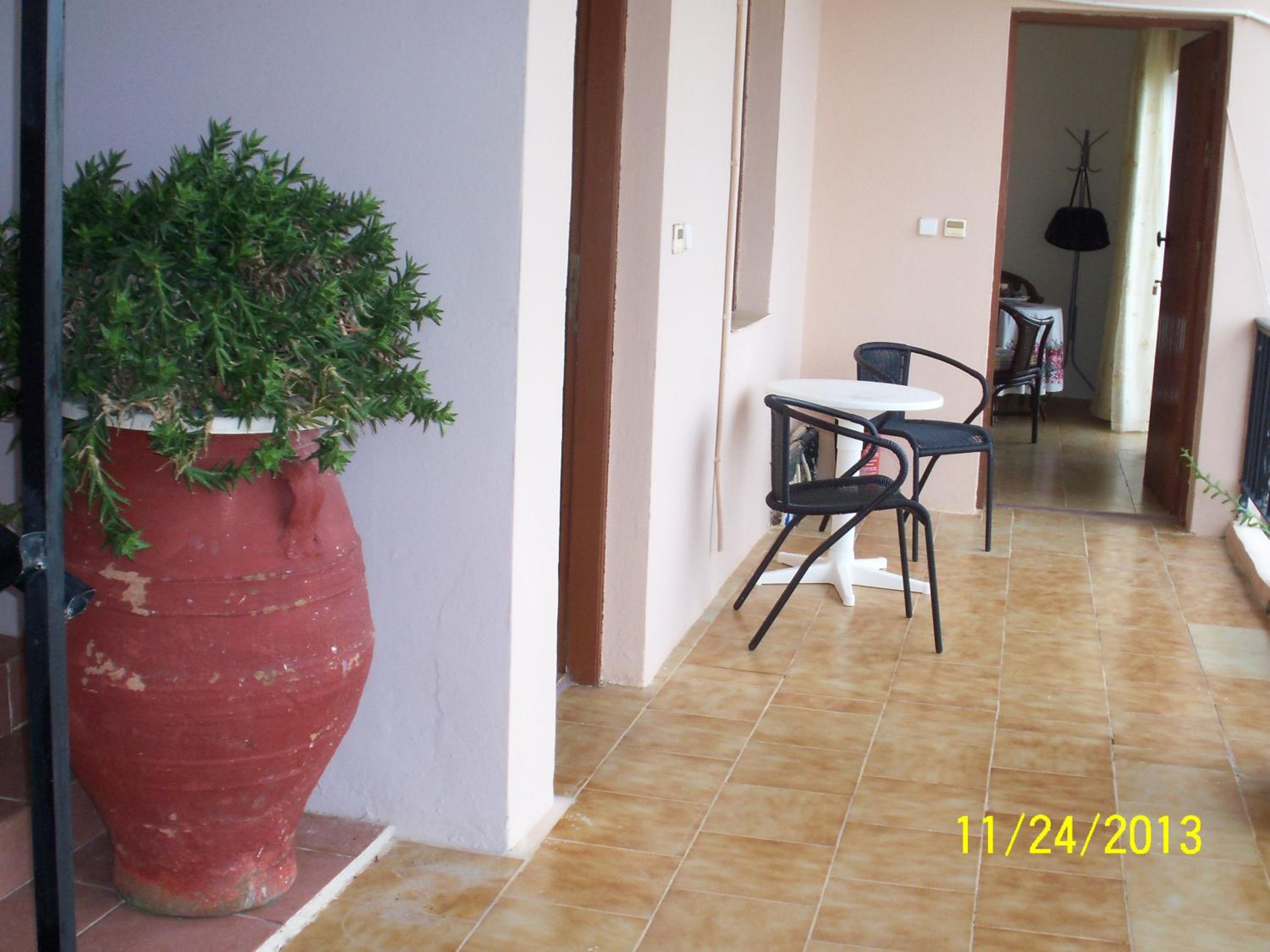 Nikolas Apartments