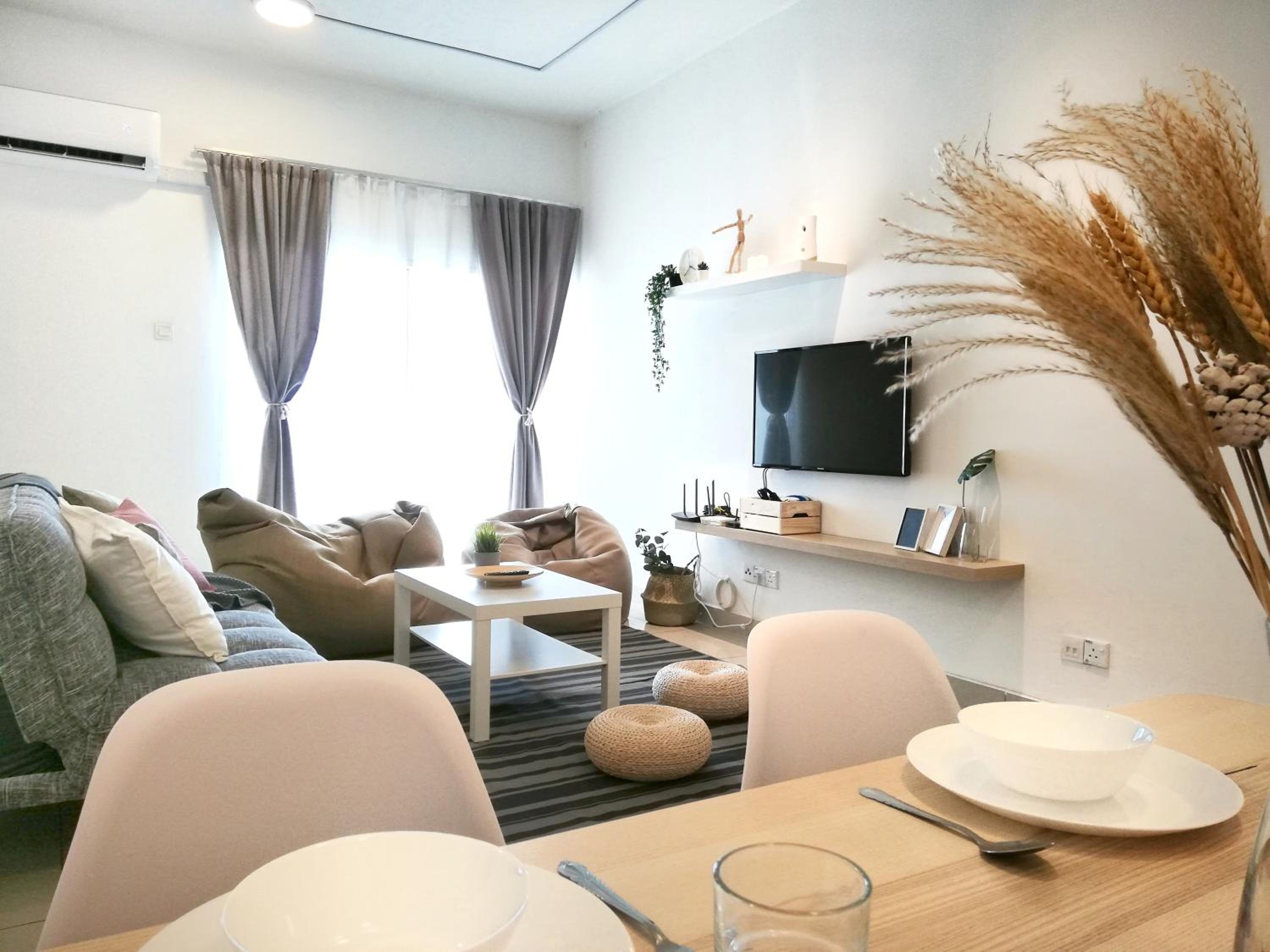 Subang City Residence, Spacious Home with Balcony, Walking Distance to Summit, 5min to Sunway photo 1