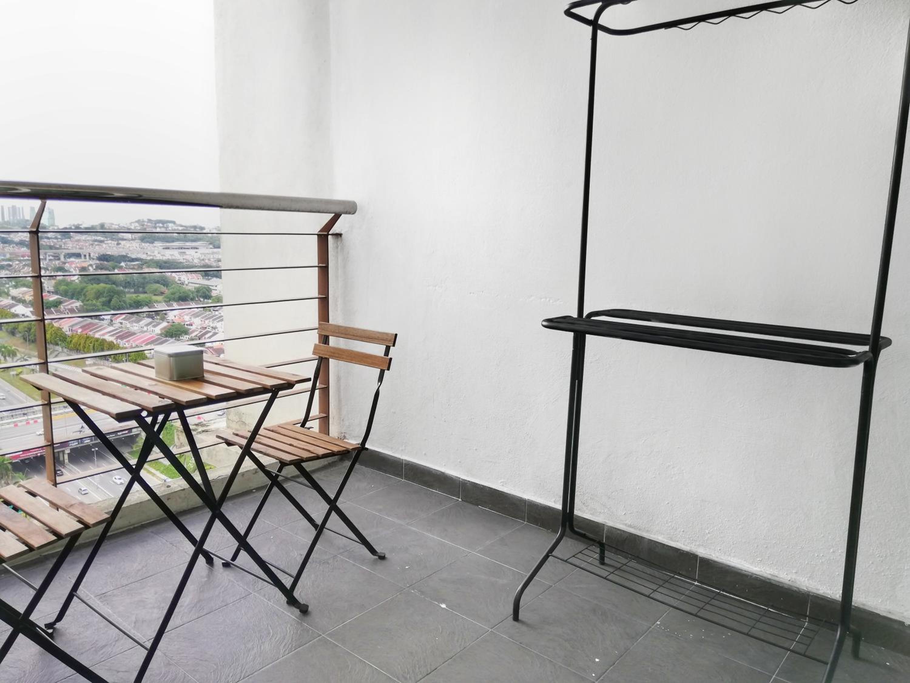 Subang City Residence, Spacious Home with Balcony, Walking Distance to Summit, 5min to Sunway photo 8