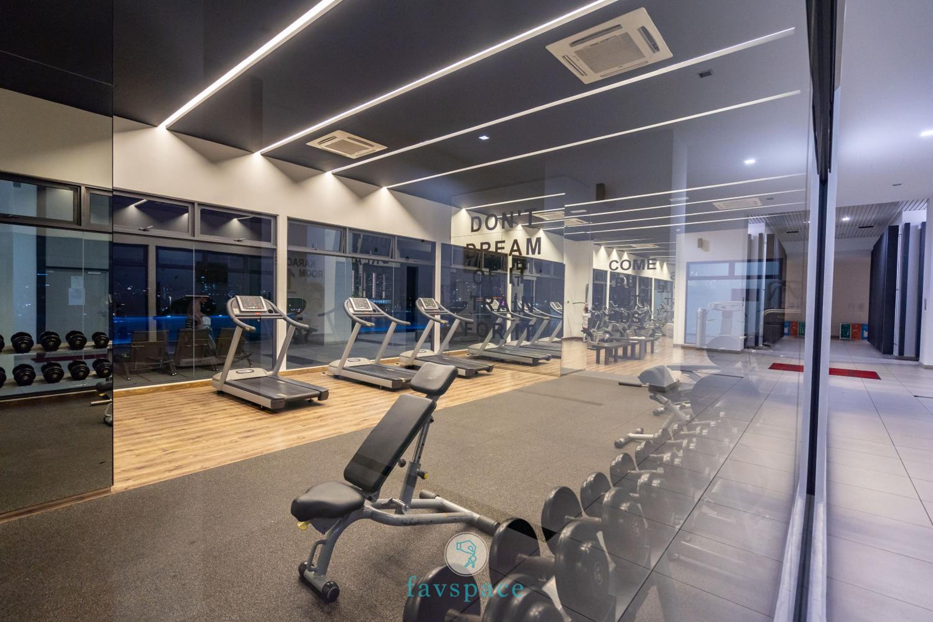 Lovely 3-bedroom condo with pool for 8 pax - Cheras