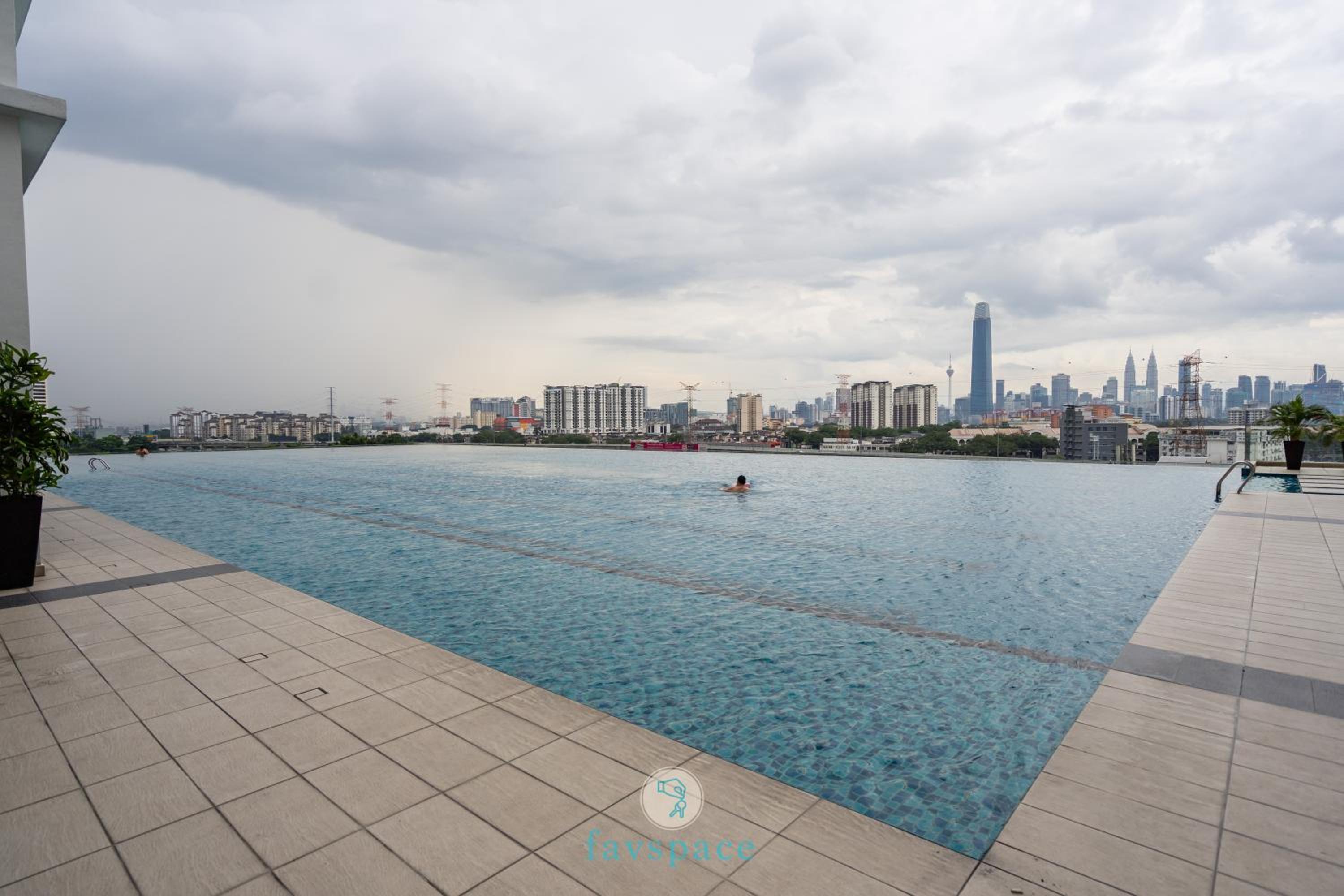 Lovely 3-bedroom condo with pool for 8 pax - Cheras