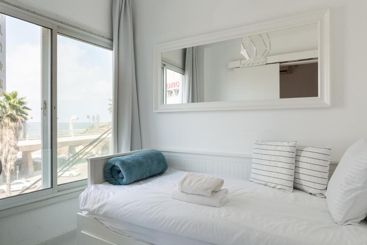 Sea View 2 bedroom apartment with Bomb Shelter