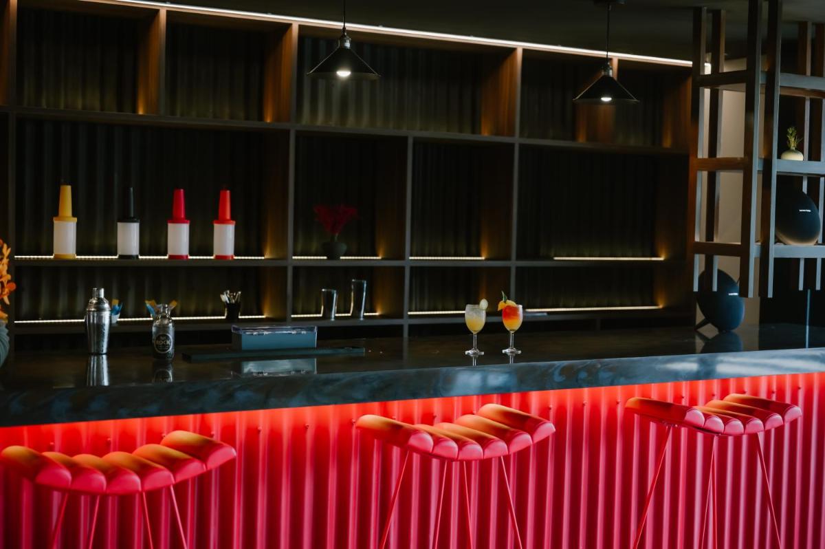 bar