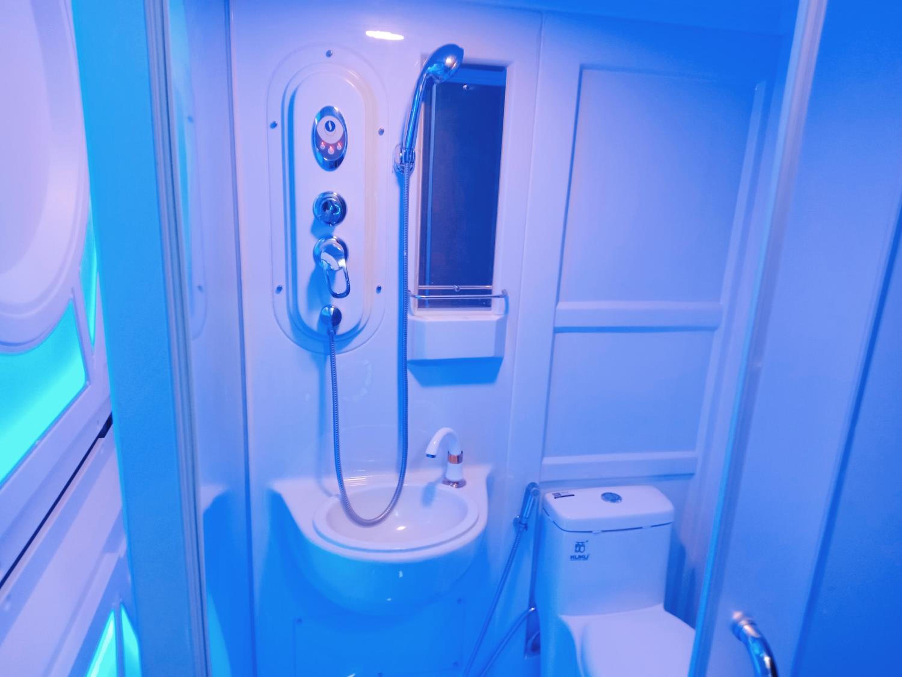 8Hostel