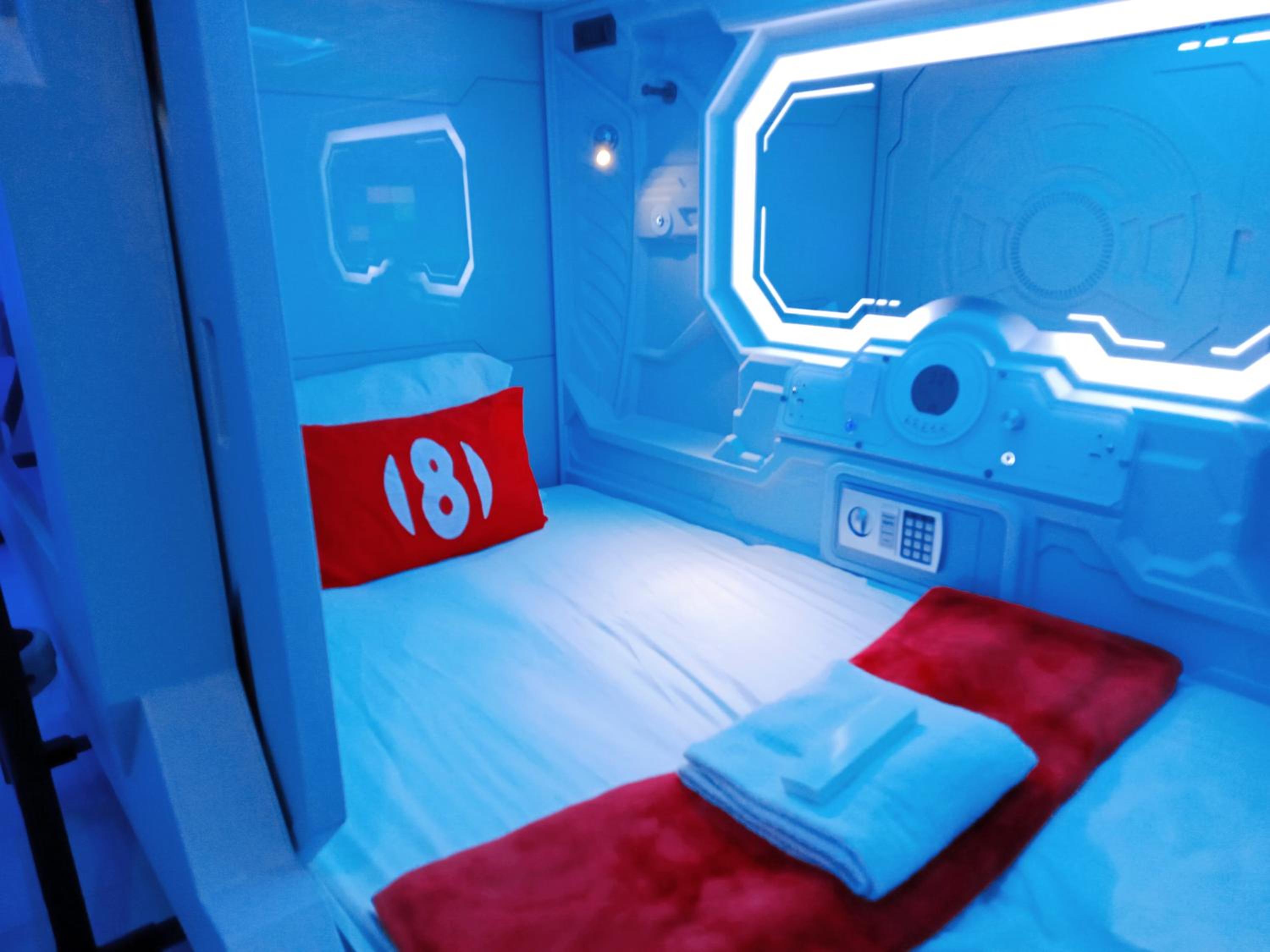 8Hostel